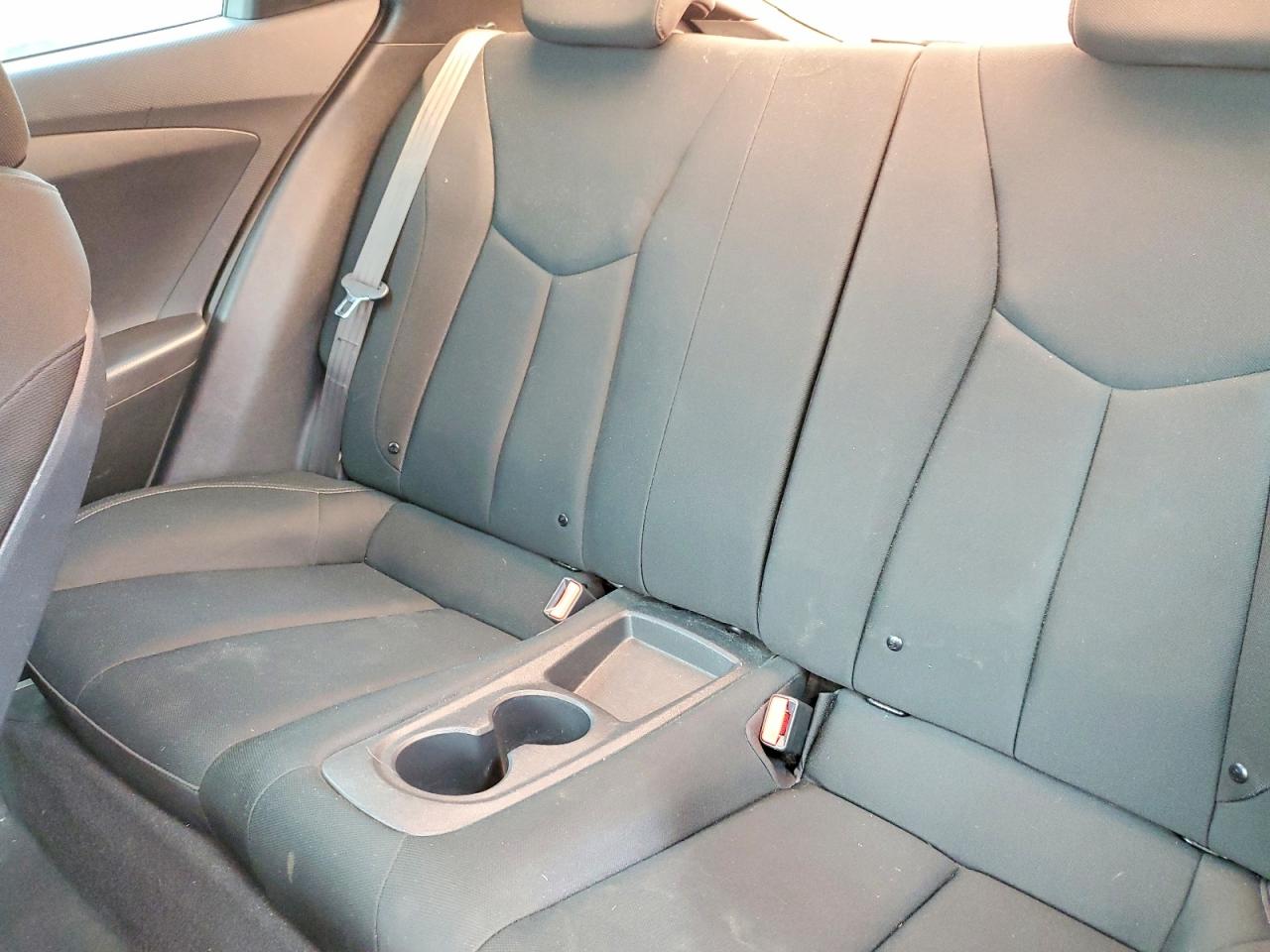 2013 Hyundai Veloster Base Silver vin: KMHTC6AD0DU117838