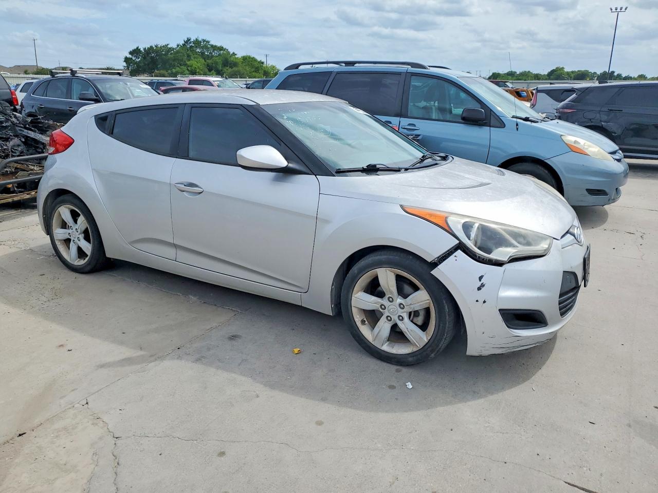 2013 Hyundai Veloster Base Silver vin: KMHTC6AD0DU117838