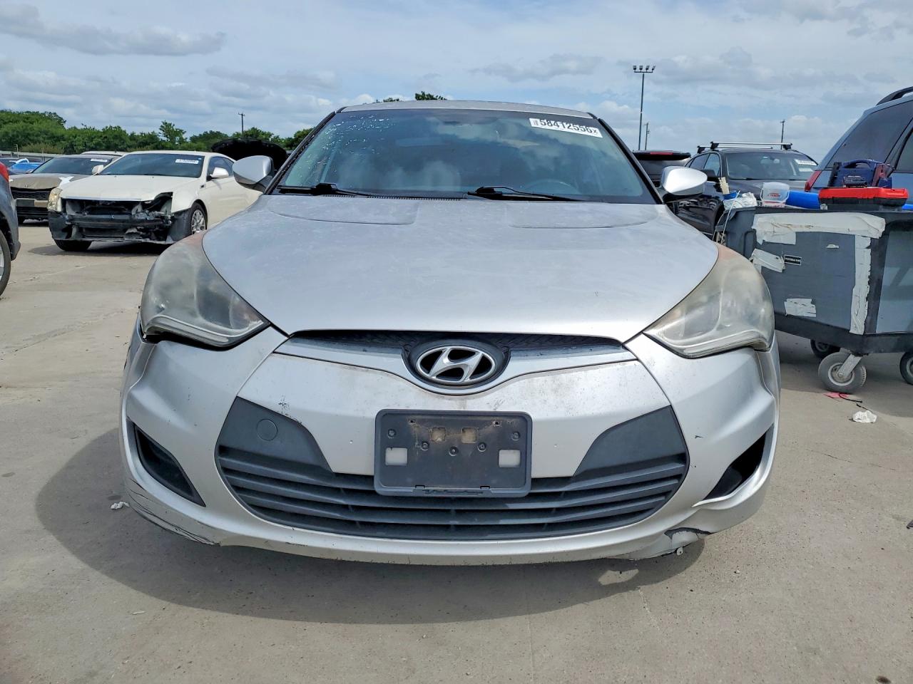 2013 Hyundai Veloster Base Silver vin: KMHTC6AD0DU117838