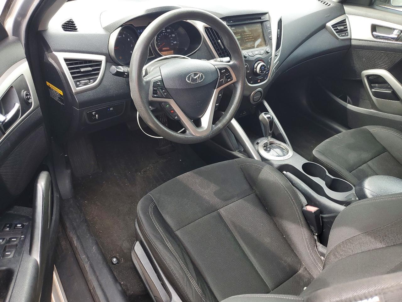 2013 Hyundai Veloster Base Silver vin: KMHTC6AD0DU117838