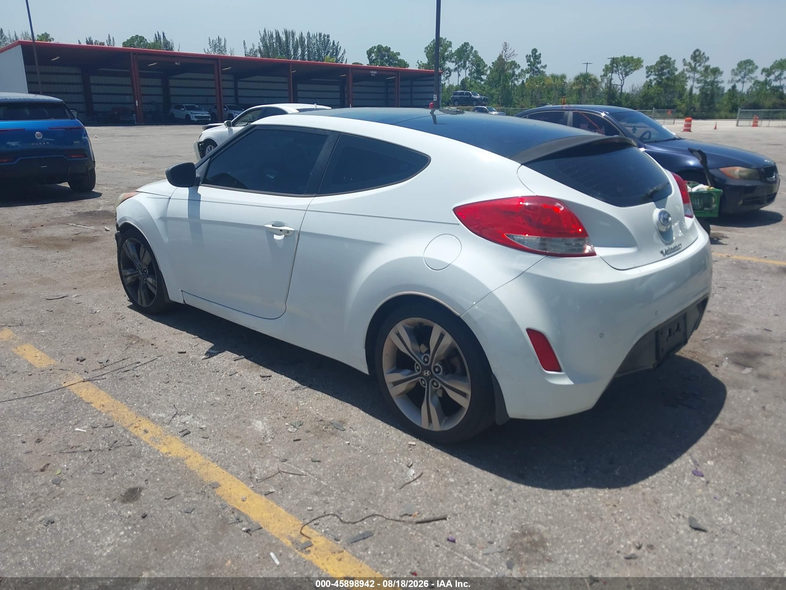 2013 Hyundai Veloster Base W/black White vin: KMHTC6AD0DU122098