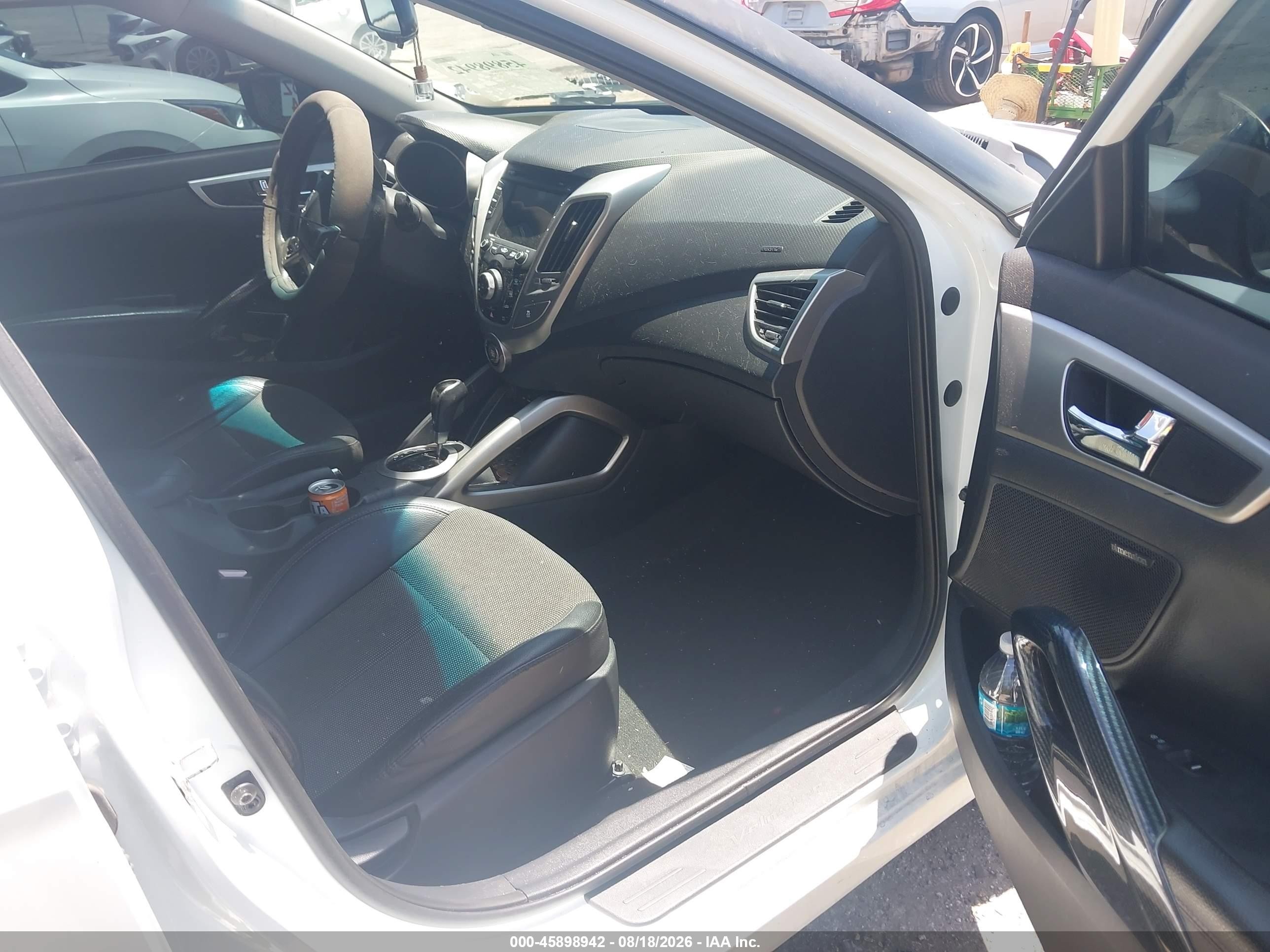 2013 Hyundai Veloster Base W/black White vin: KMHTC6AD0DU122098