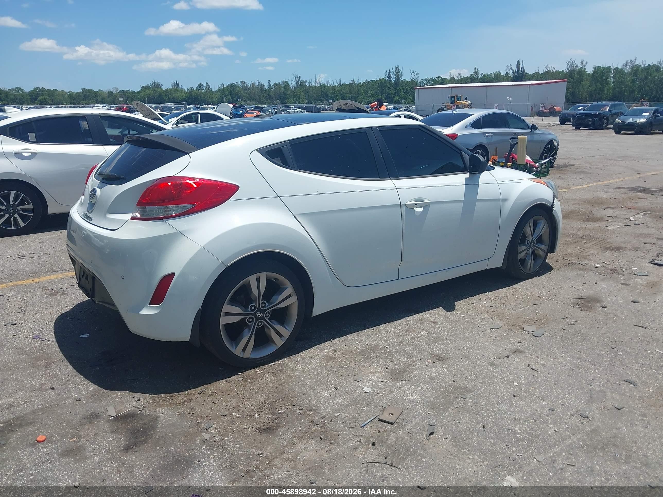 2013 Hyundai Veloster Base W/black White vin: KMHTC6AD0DU122098