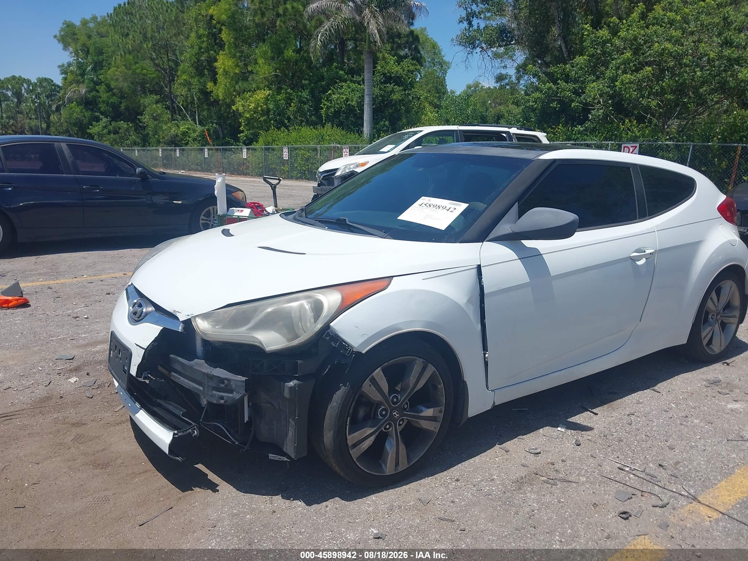 2013 Hyundai Veloster Base W/black White vin: KMHTC6AD0DU122098