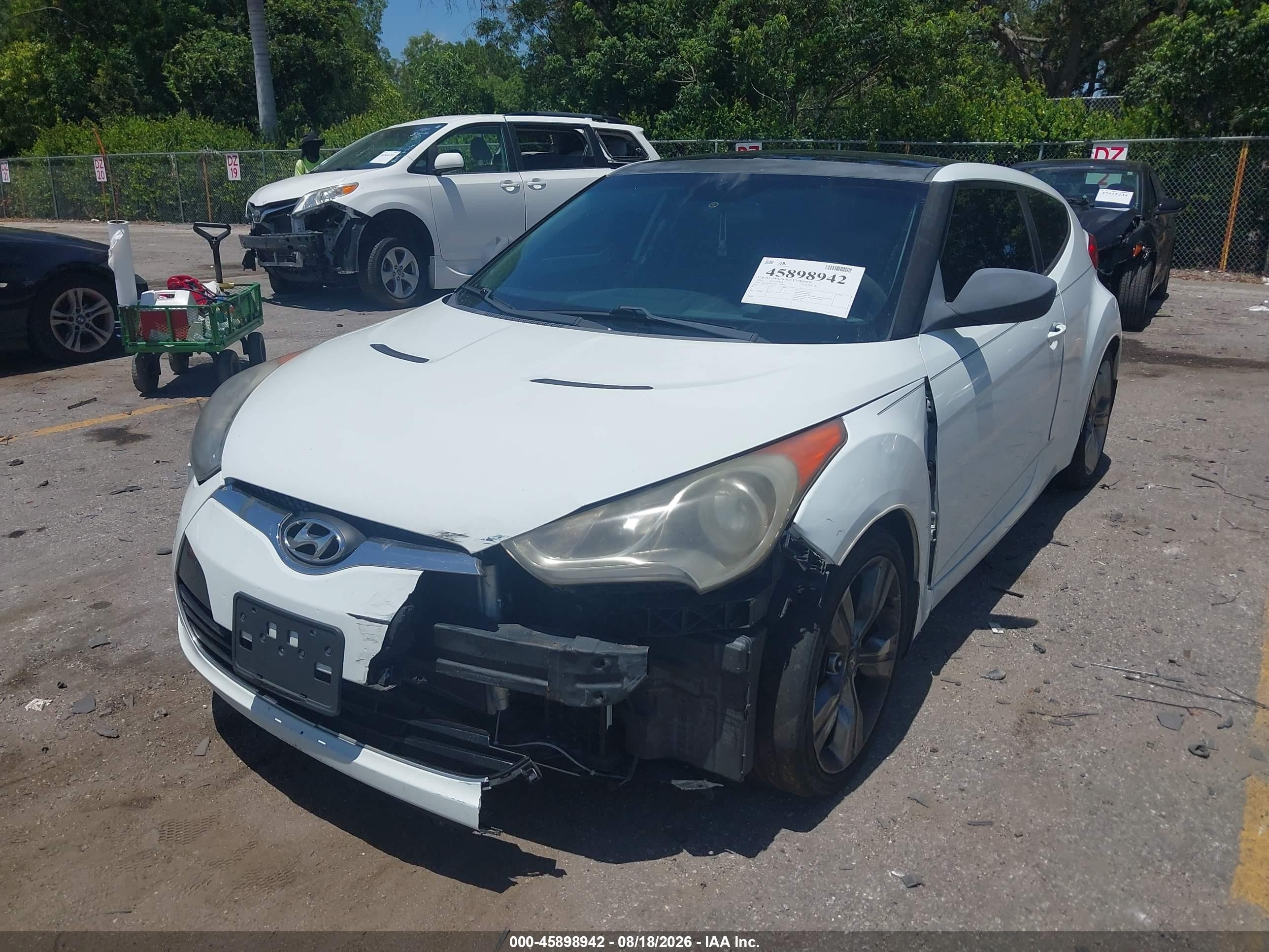 2013 Hyundai Veloster Base W/black White vin: KMHTC6AD0DU122098