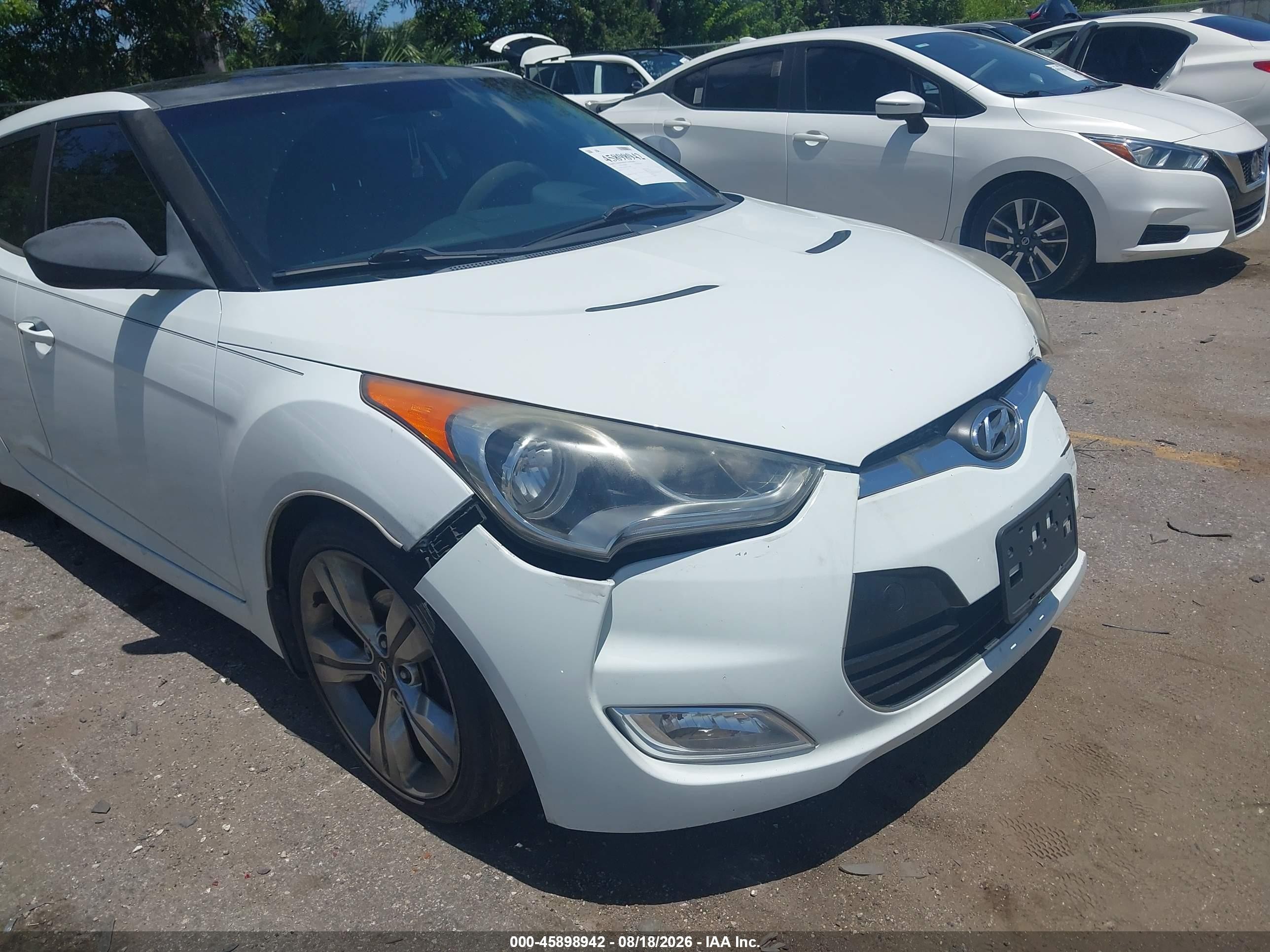 2013 Hyundai Veloster Base W/black White vin: KMHTC6AD0DU122098