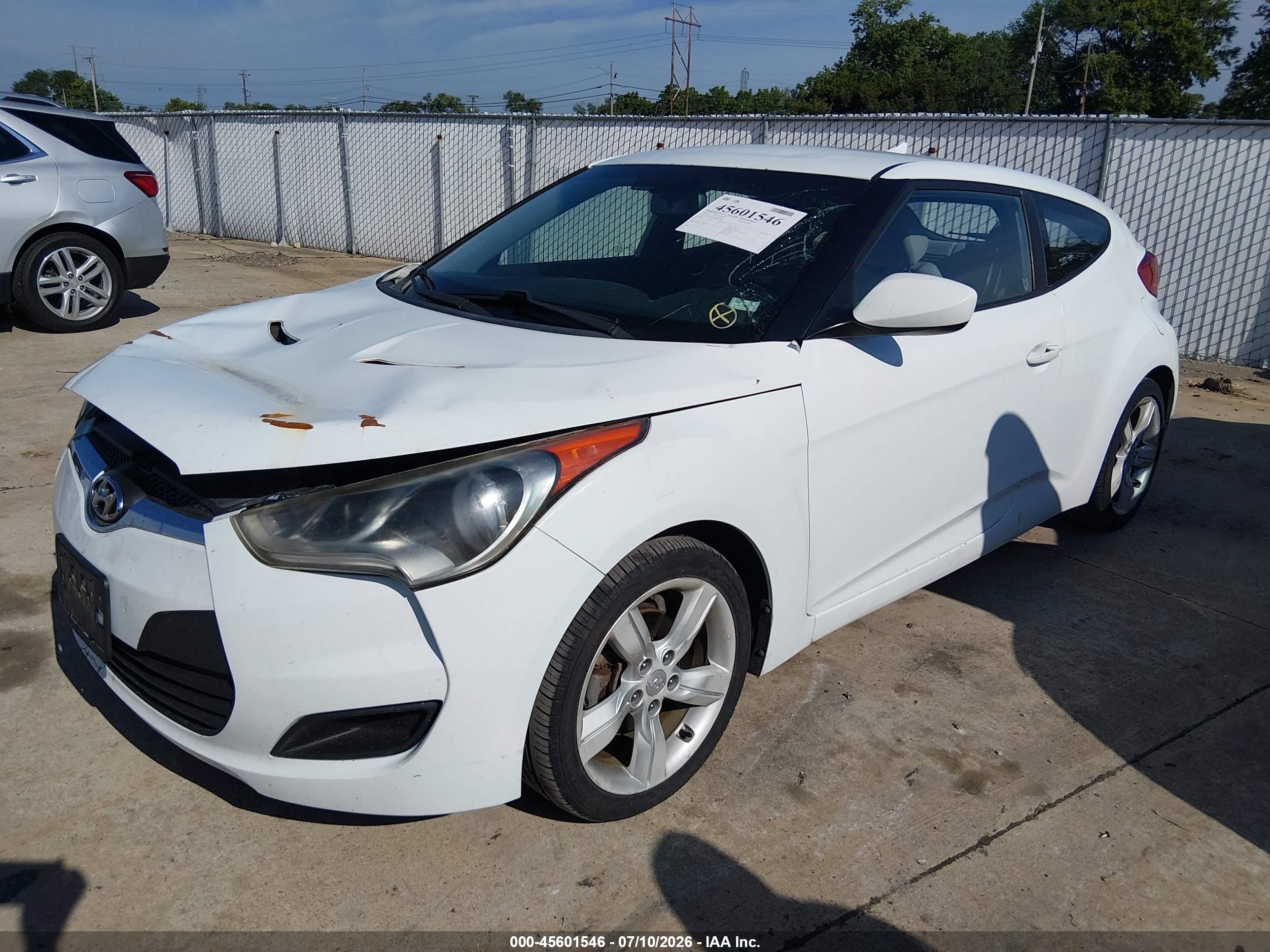 2013 Hyundai Veloster Base W/gray White vin: KMHTC6AD0DU130198