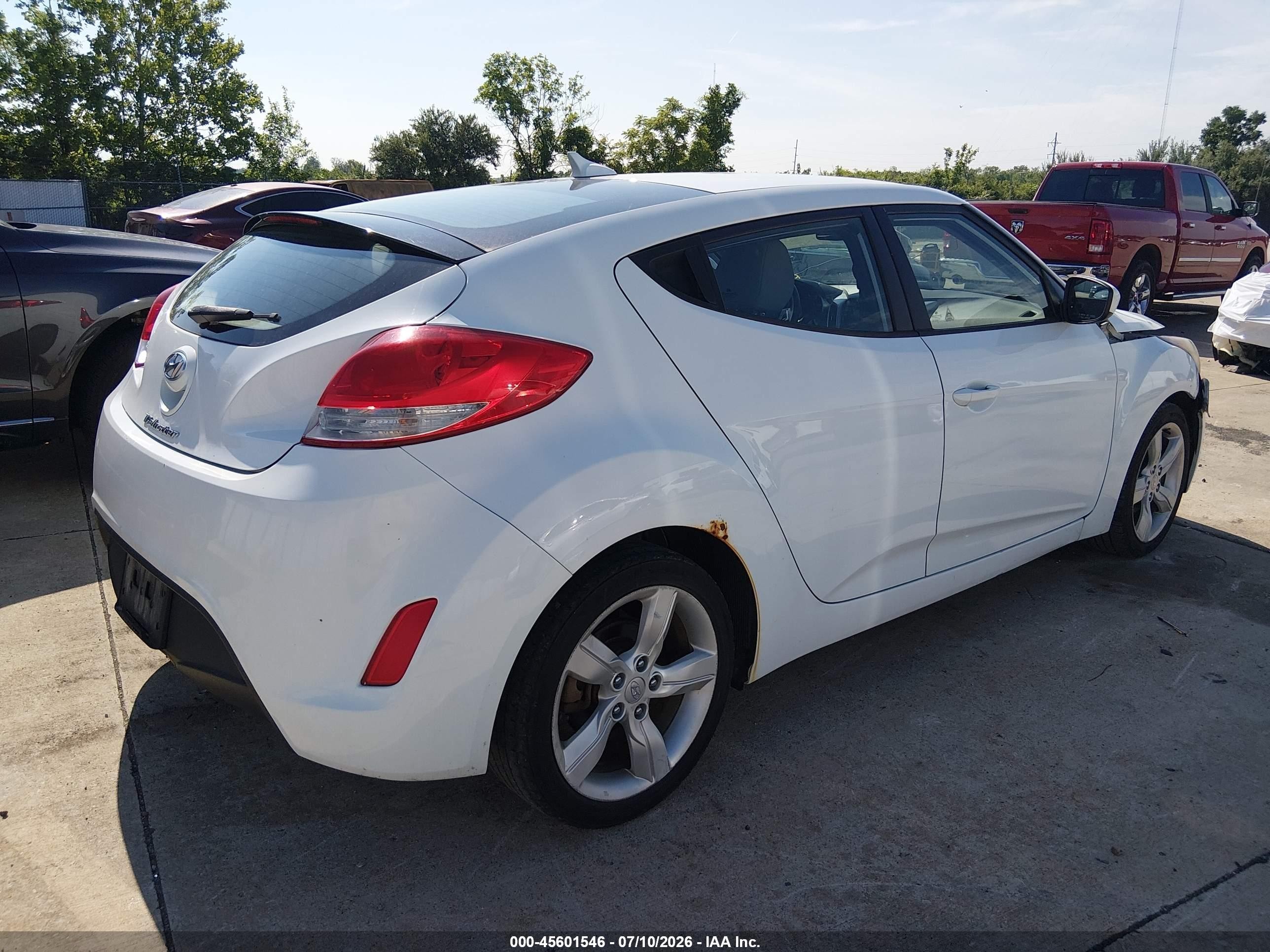 2013 Hyundai Veloster Base W/gray White vin: KMHTC6AD0DU130198