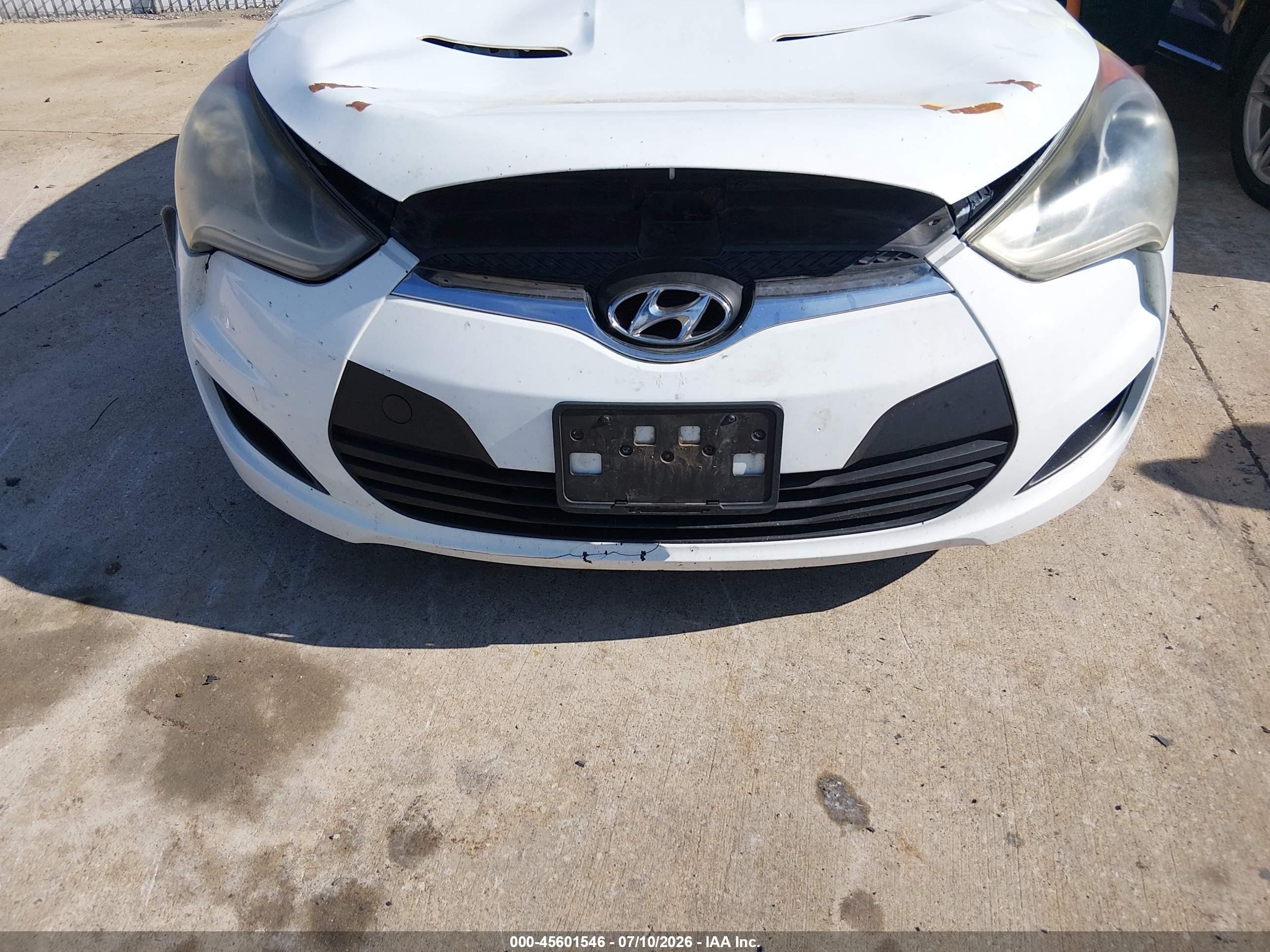 2013 Hyundai Veloster Base W/gray White vin: KMHTC6AD0DU130198