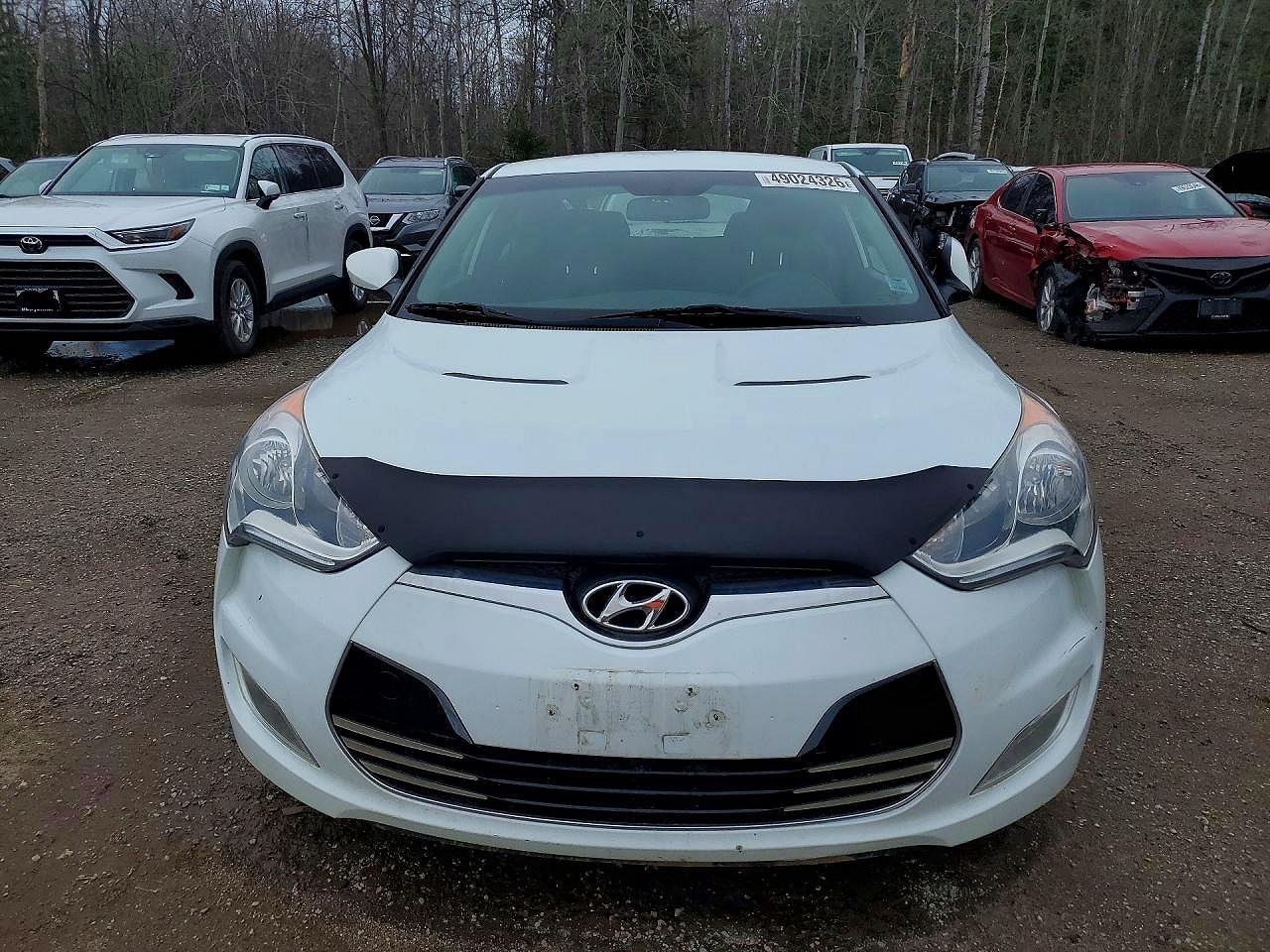 2014 Hyundai Veloster Base White vin: KMHTC6AD0EU182609