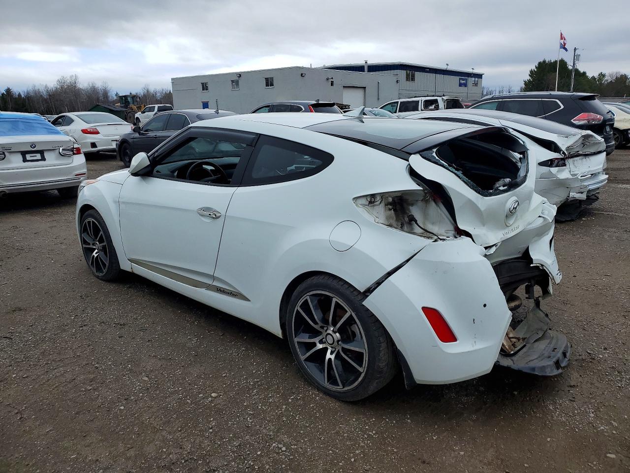2014 Hyundai Veloster Base White vin: KMHTC6AD0EU182609