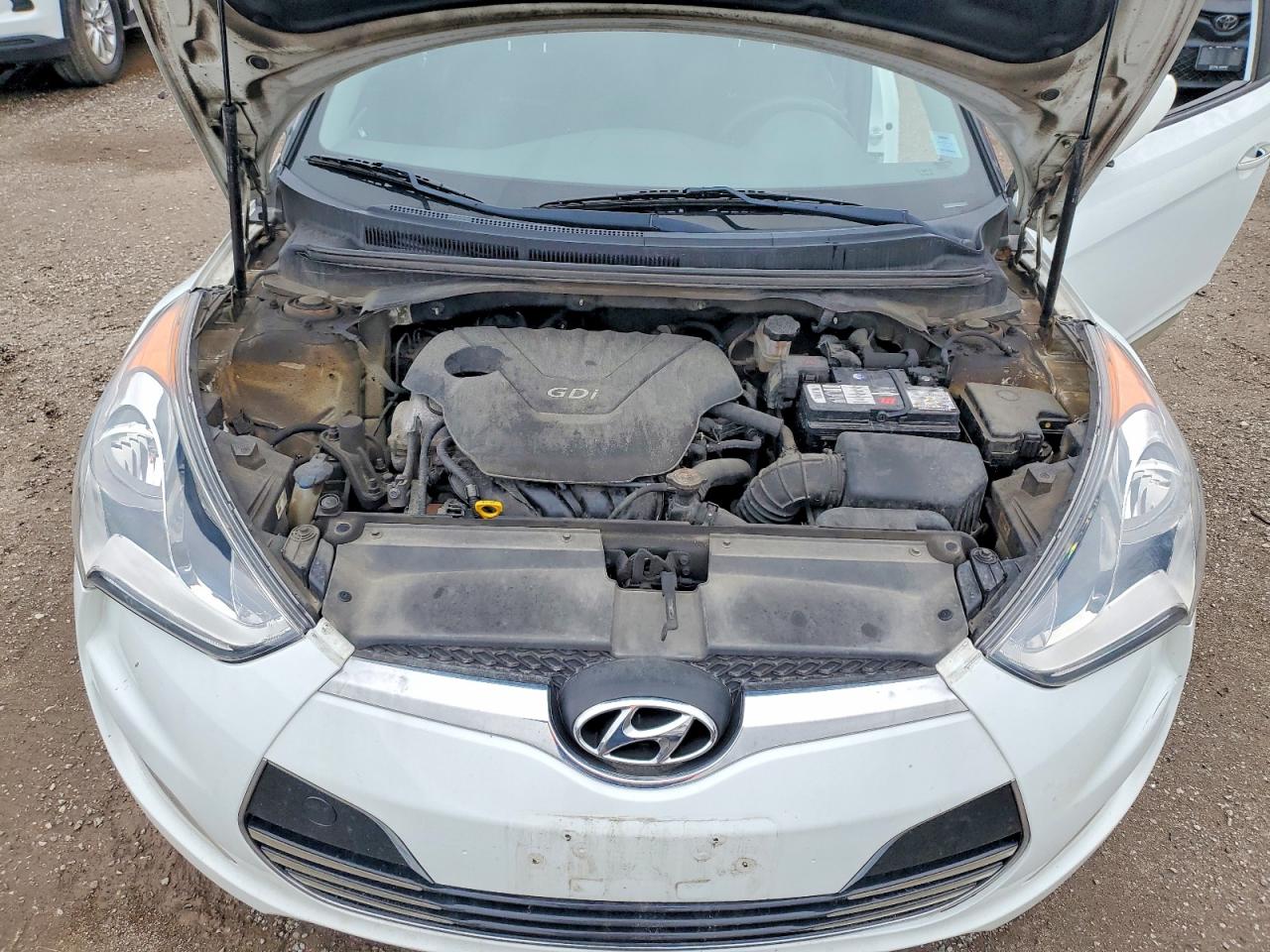 2014 Hyundai Veloster Base White vin: KMHTC6AD0EU182609
