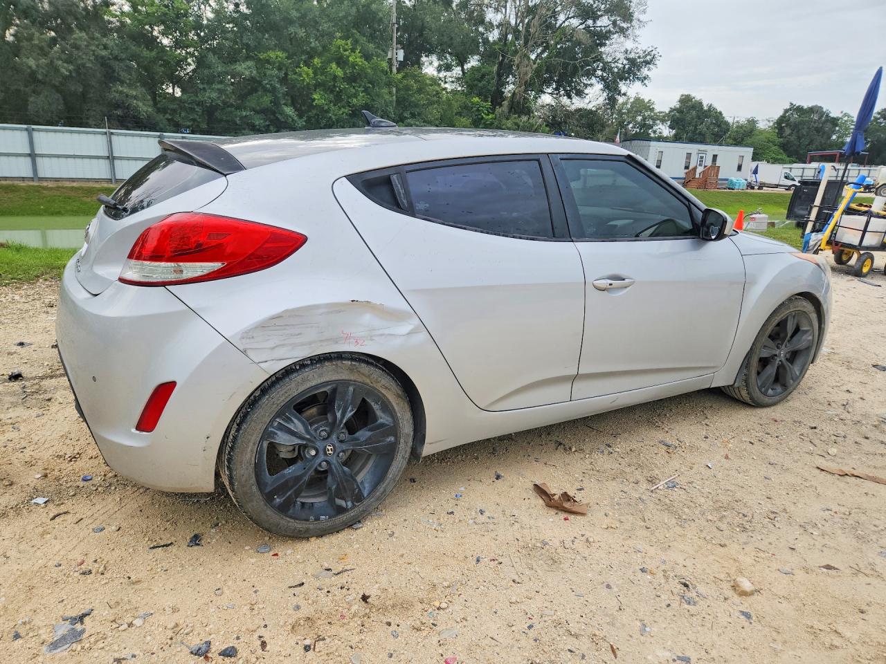 2014 Hyundai Veloster Base Серебряный vin: KMHTC6AD0EU194940