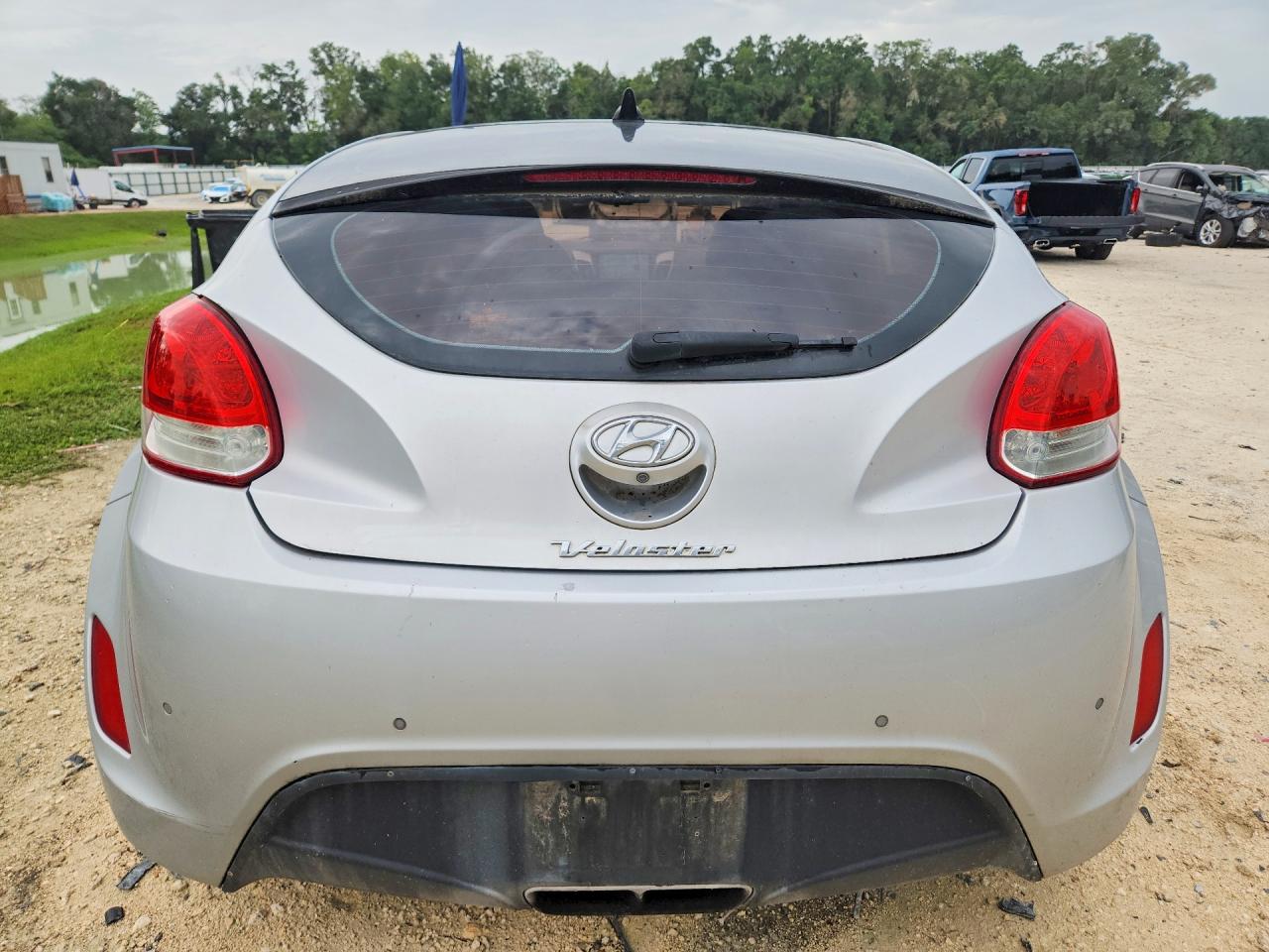 2014 Hyundai Veloster Base Серебряный vin: KMHTC6AD0EU194940