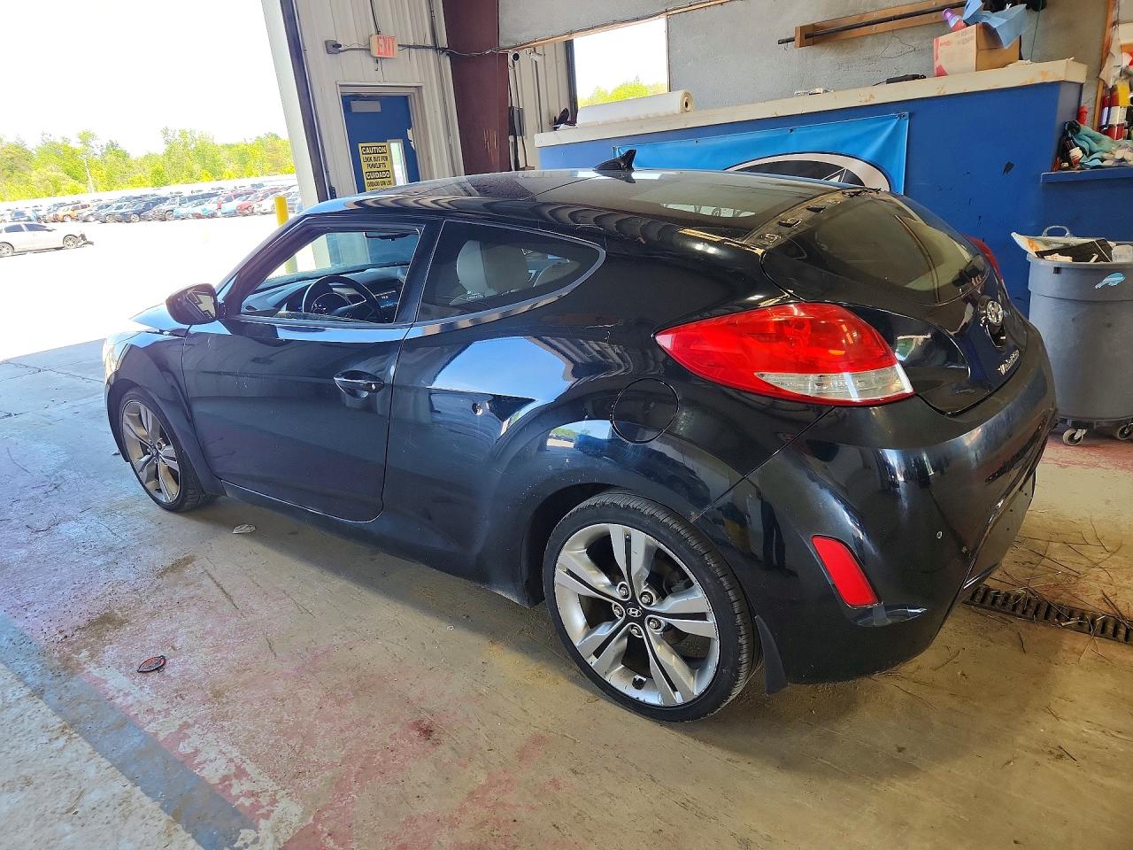 2014 Hyundai Veloster Base Black vin: KMHTC6AD0EU197143