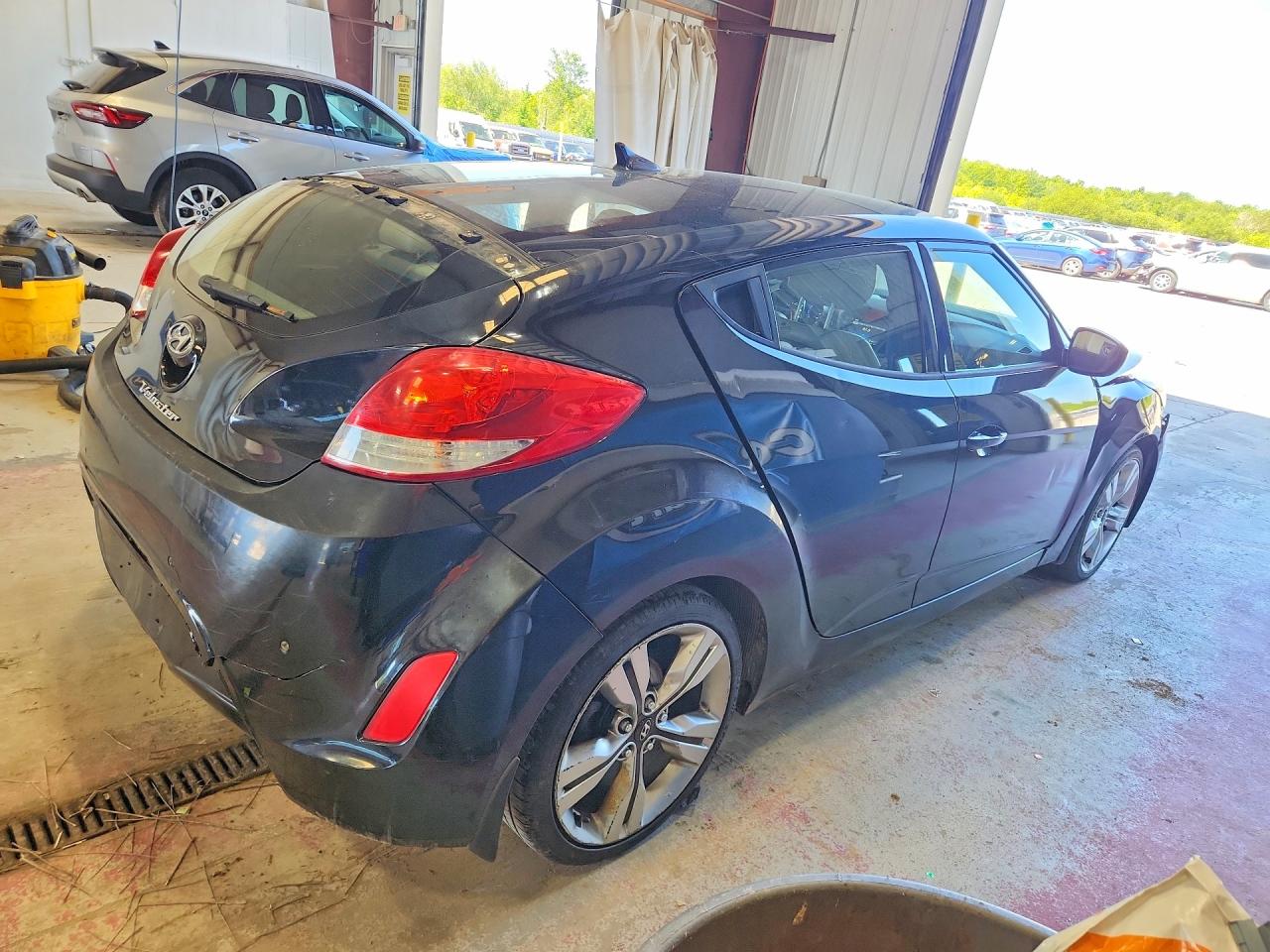 2014 Hyundai Veloster Base Black vin: KMHTC6AD0EU197143