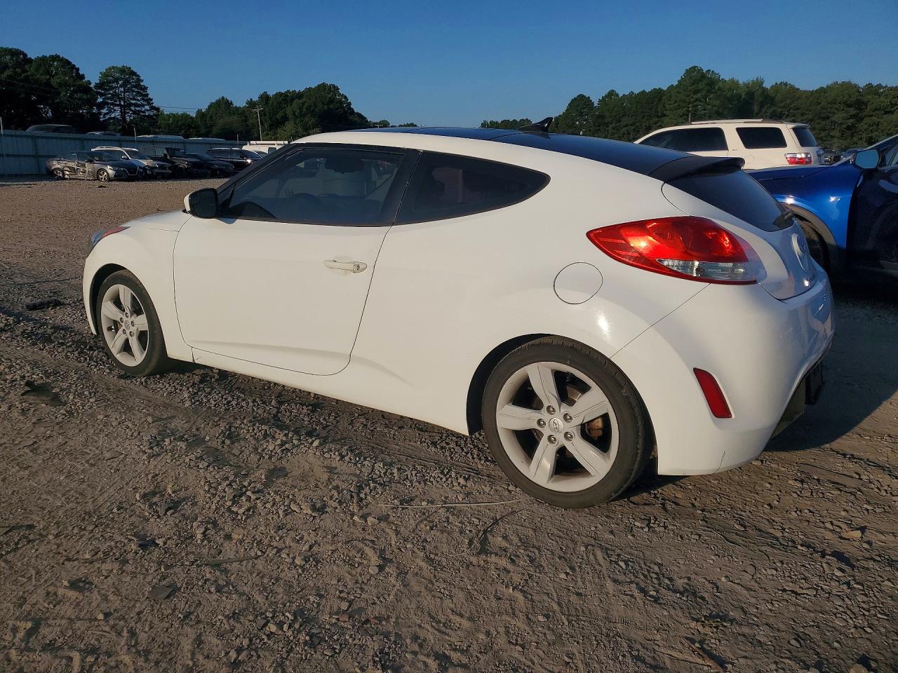 2014 Hyundai Veloster Base Белый vin: KMHTC6AD0EU198597
