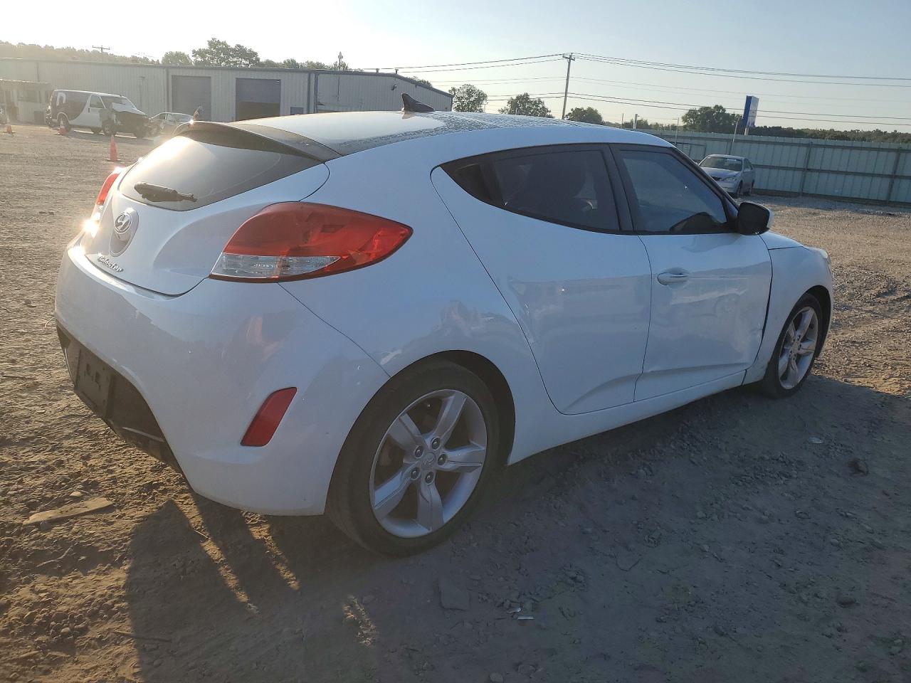 2014 Hyundai Veloster Base Белый vin: KMHTC6AD0EU198597