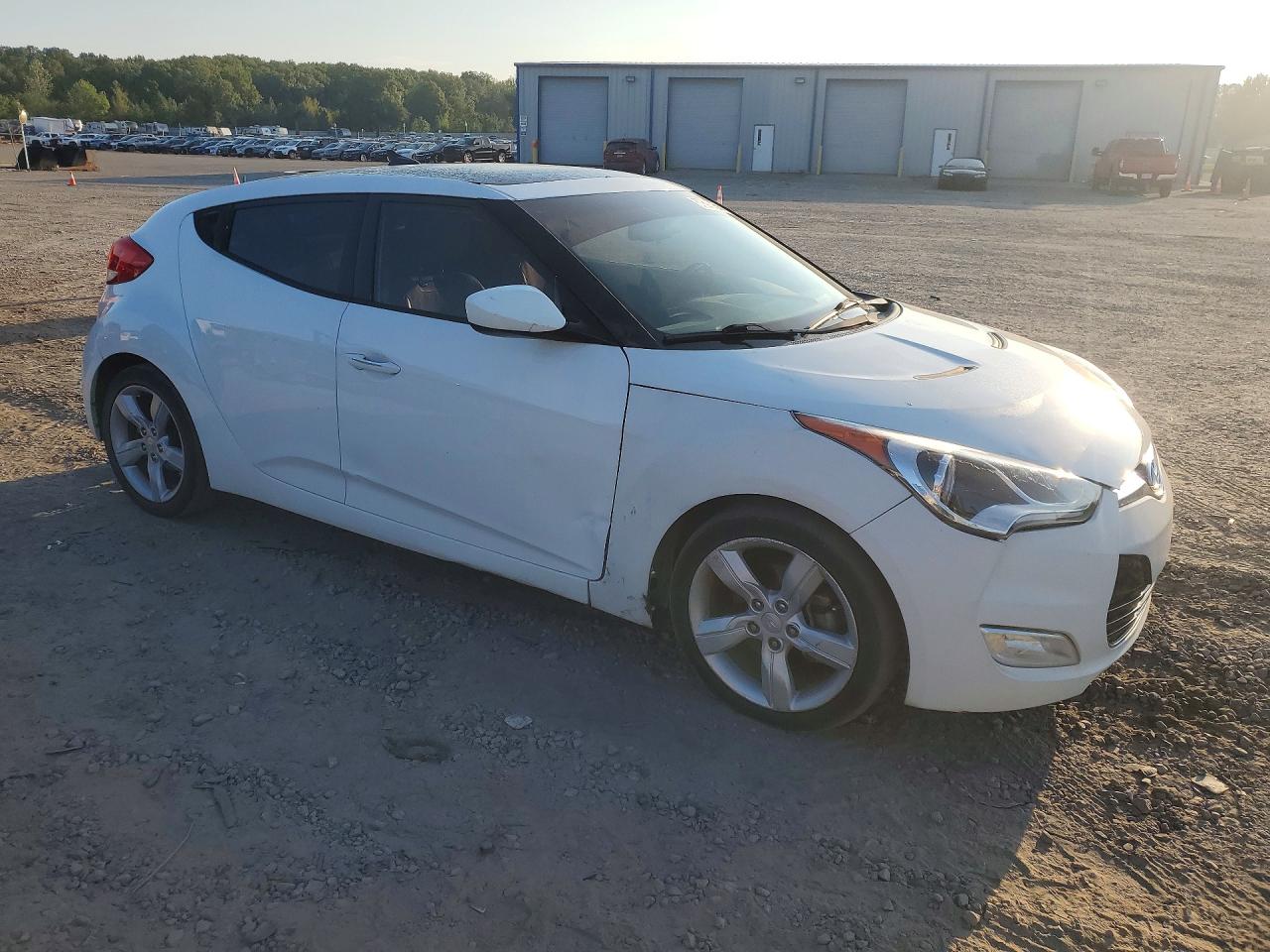 2014 Hyundai Veloster Base Белый vin: KMHTC6AD0EU198597