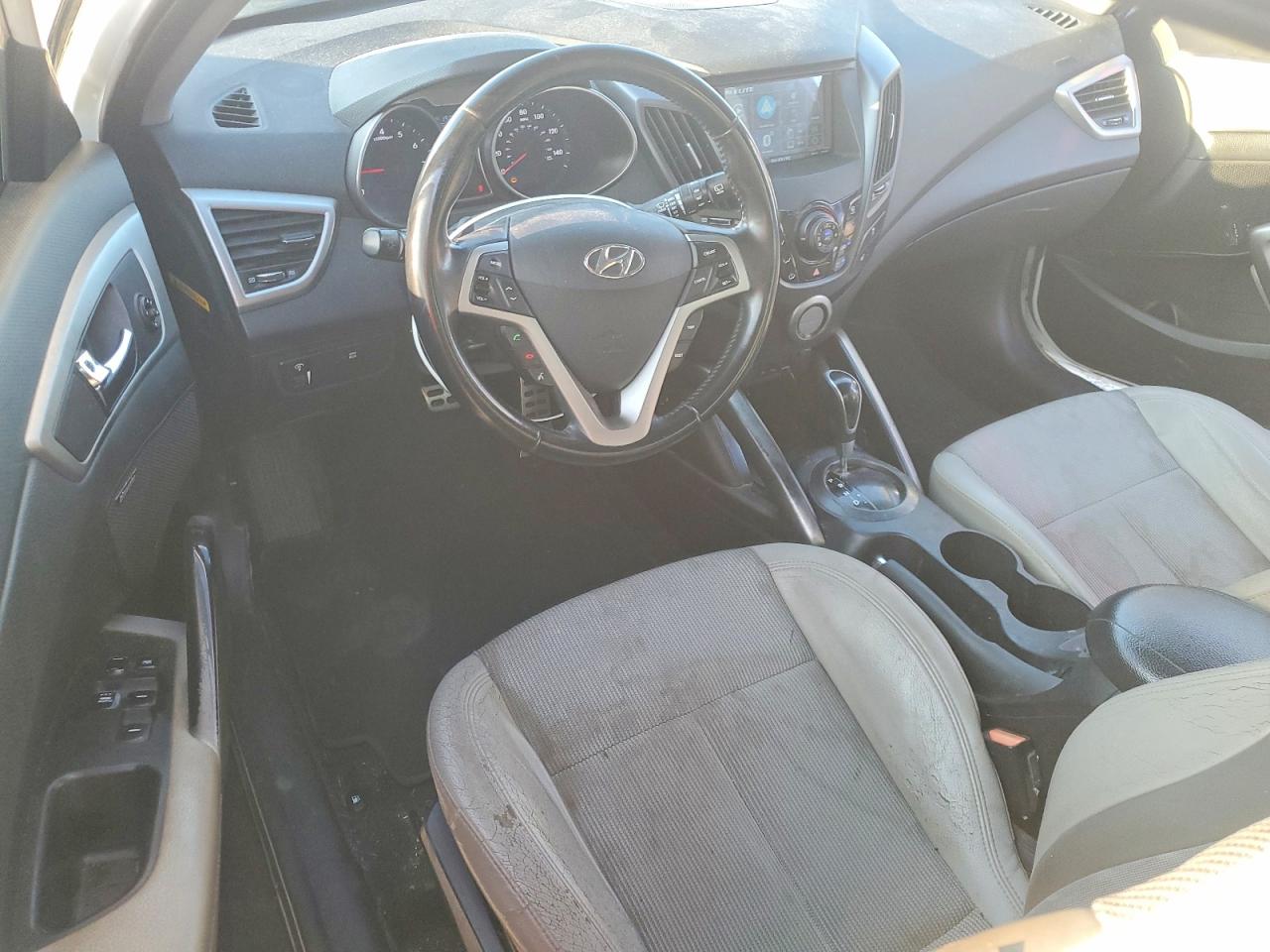 2014 Hyundai Veloster Base Белый vin: KMHTC6AD0EU198597