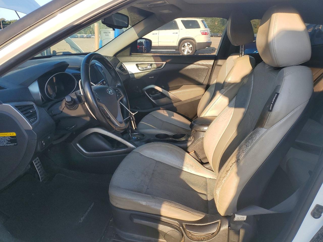 2014 Hyundai Veloster Base Белый vin: KMHTC6AD0EU198597