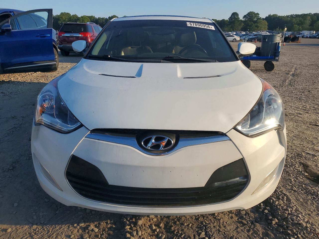 2014 Hyundai Veloster Base Белый vin: KMHTC6AD0EU198597