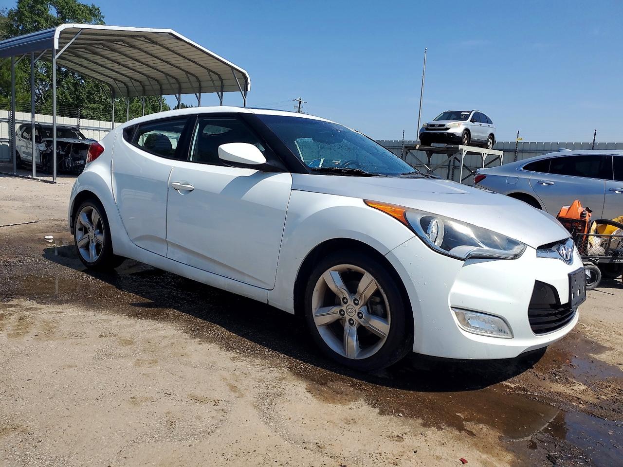 2014 Hyundai Veloster Base White vin: KMHTC6AD0EU210781