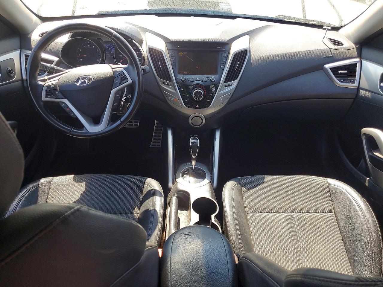 2014 Hyundai Veloster Base White vin: KMHTC6AD0EU210781