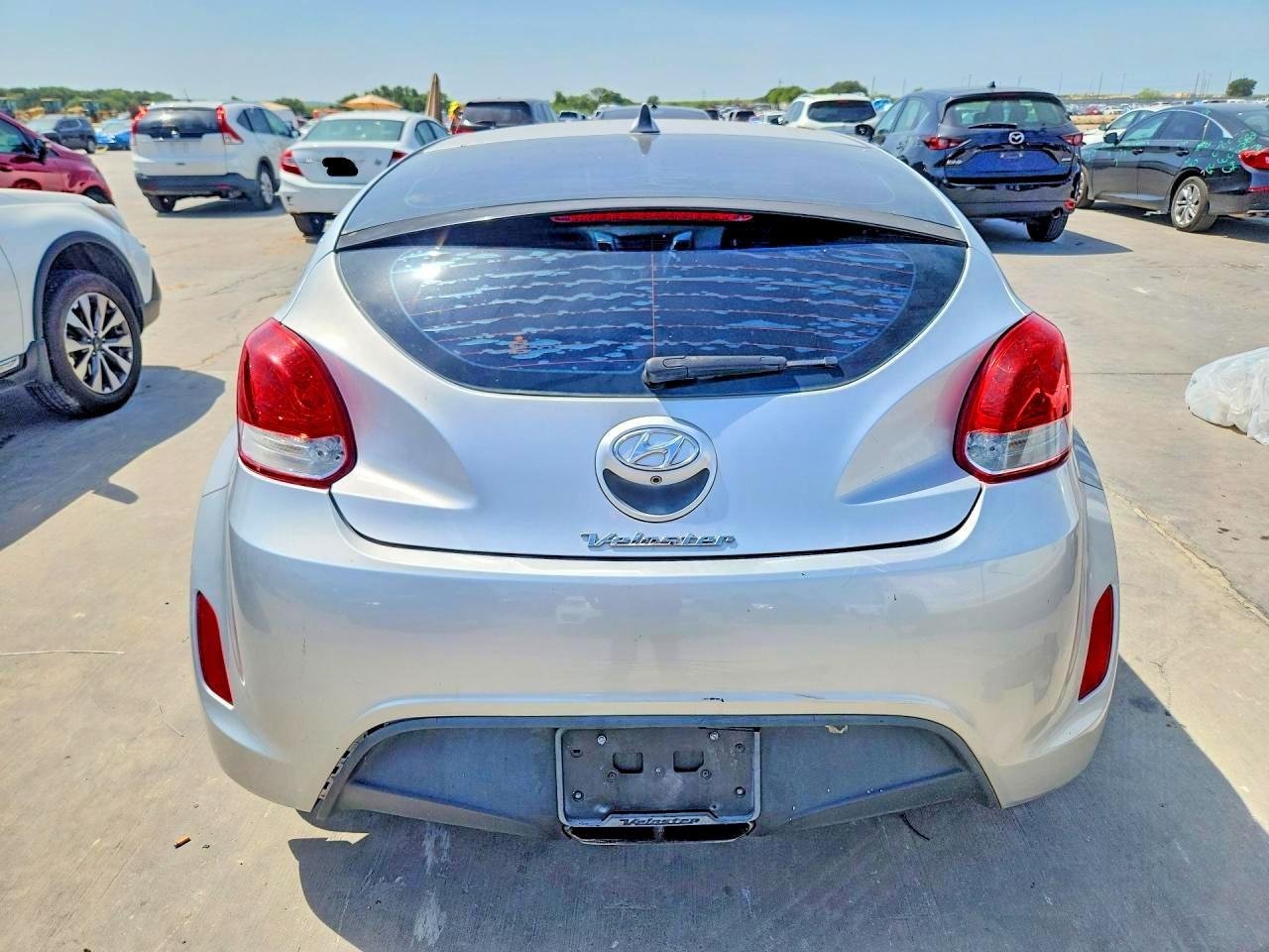 2015 Hyundai Veloster Base Silver vin: KMHTC6AD0FU241921