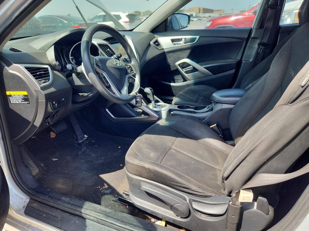 2015 Hyundai Veloster Base Silver vin: KMHTC6AD0FU241921