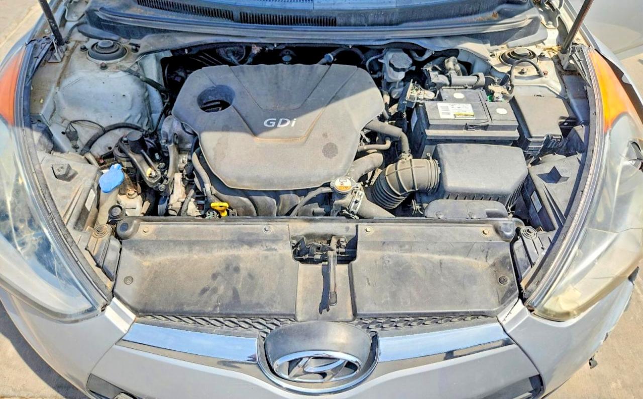 2015 Hyundai Veloster Base Silver vin: KMHTC6AD0FU241921