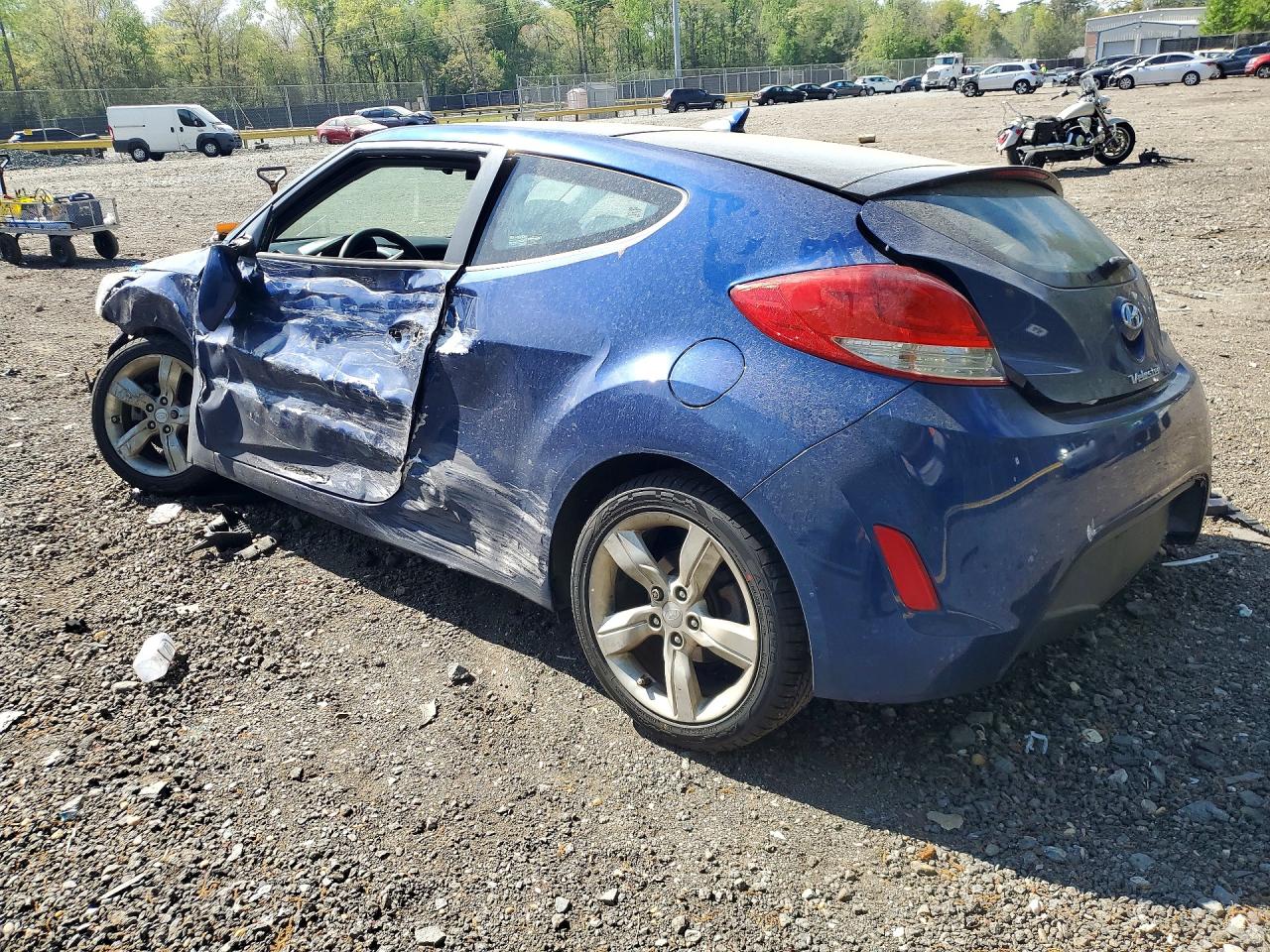 2015 Hyundai Veloster Base Blue vin: KMHTC6AD0FU242115