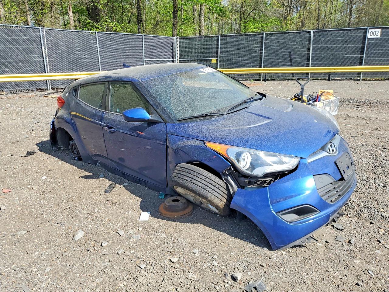 2015 Hyundai Veloster Base Blue vin: KMHTC6AD0FU242115