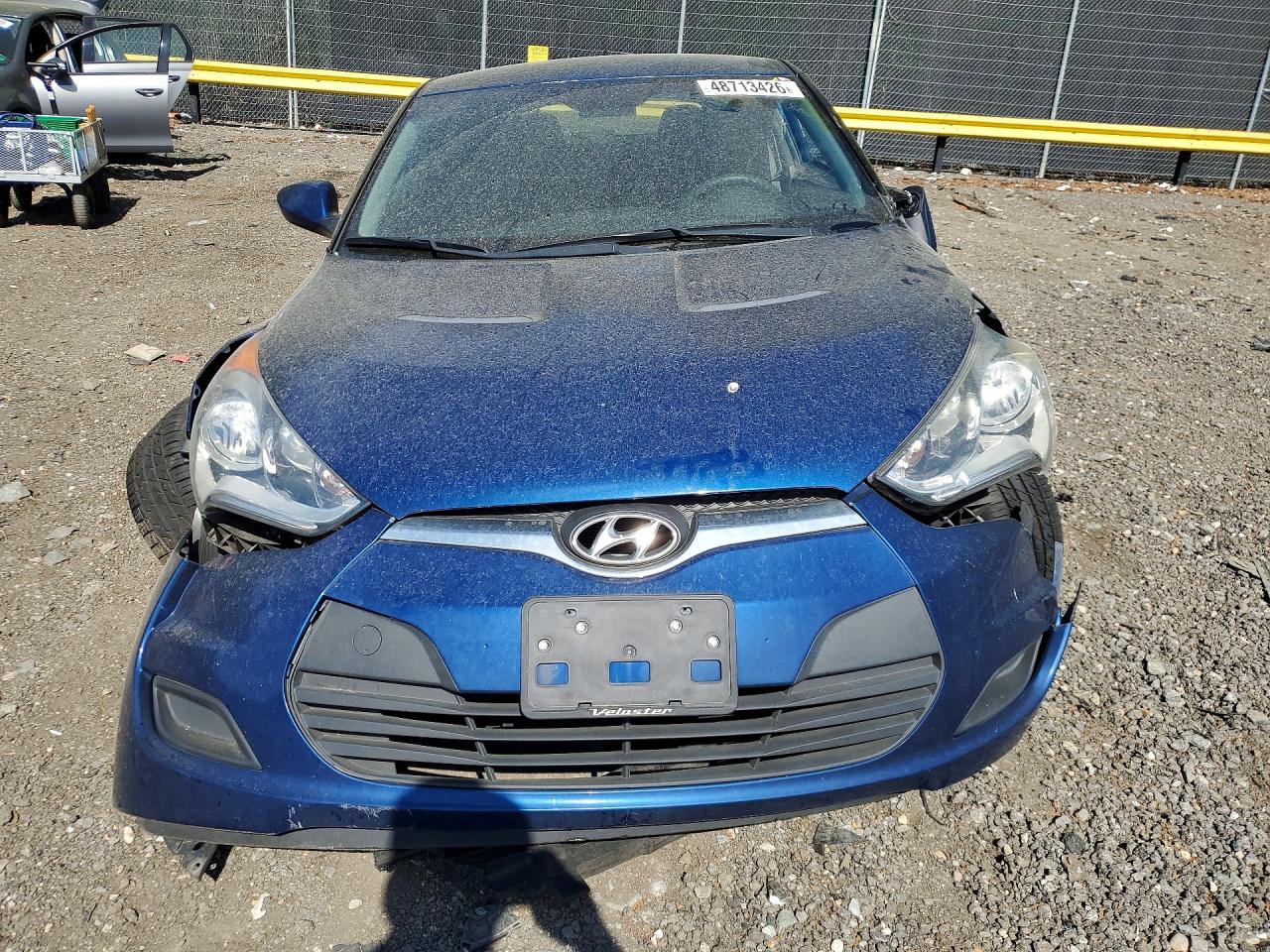 2015 Hyundai Veloster Base Blue vin: KMHTC6AD0FU242115