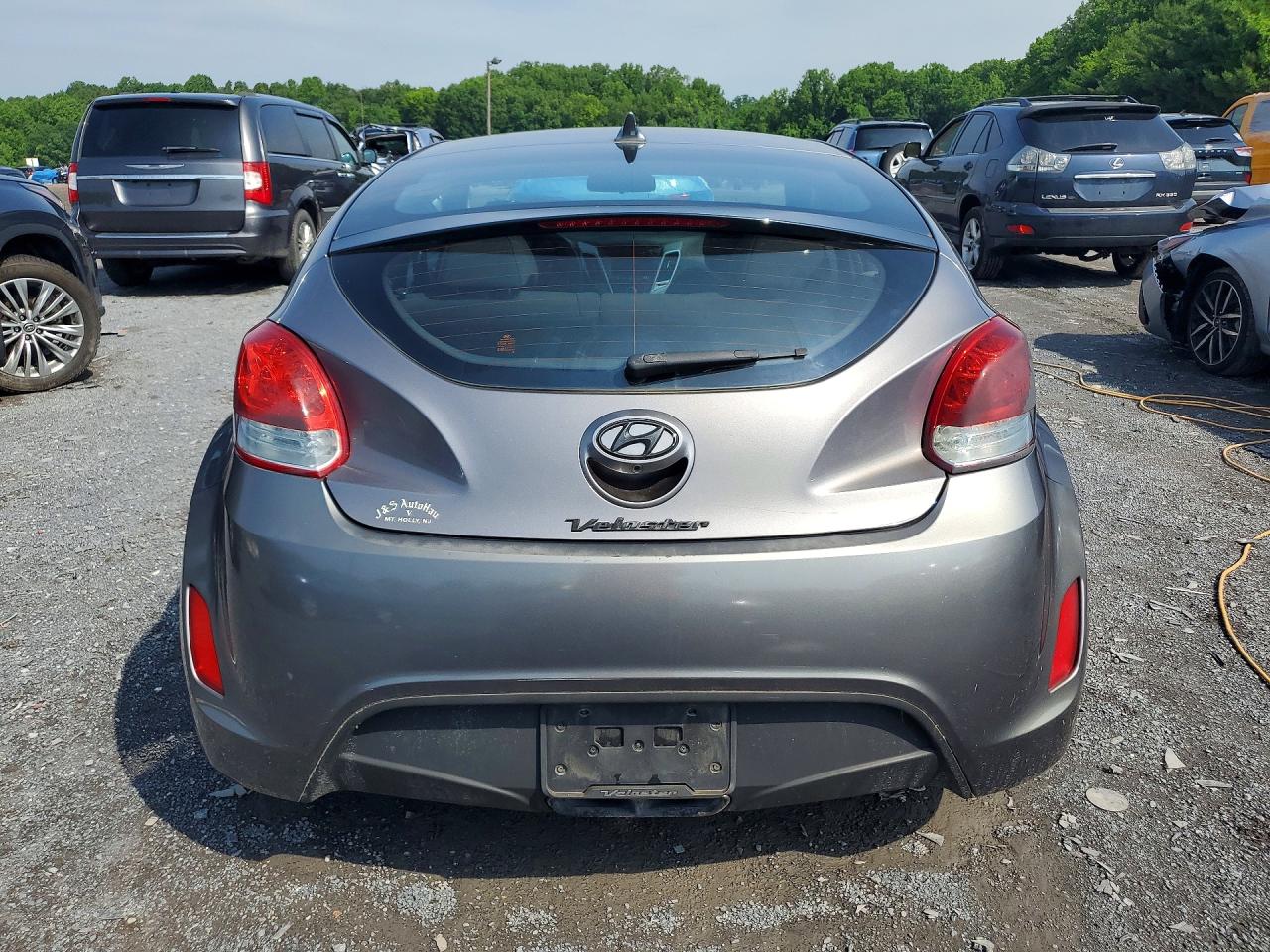 2016 Hyundai Veloster Base Gray vin: KMHTC6AD0GU277142