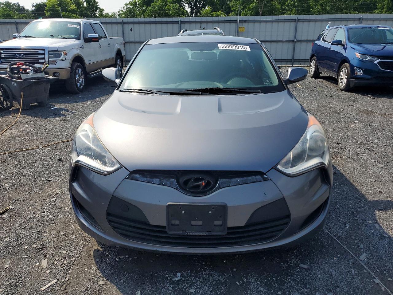 2016 Hyundai Veloster Base Gray vin: KMHTC6AD0GU277142
