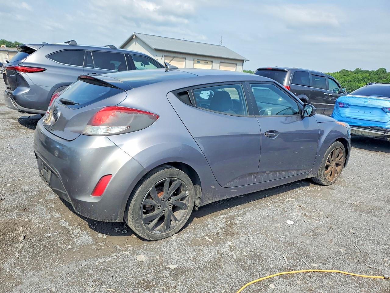 2016 Hyundai Veloster Base Gray vin: KMHTC6AD0GU277142