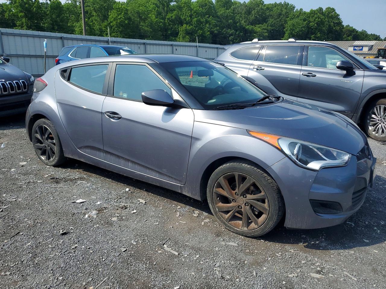 2016 Hyundai Veloster Base Gray vin: KMHTC6AD0GU277142