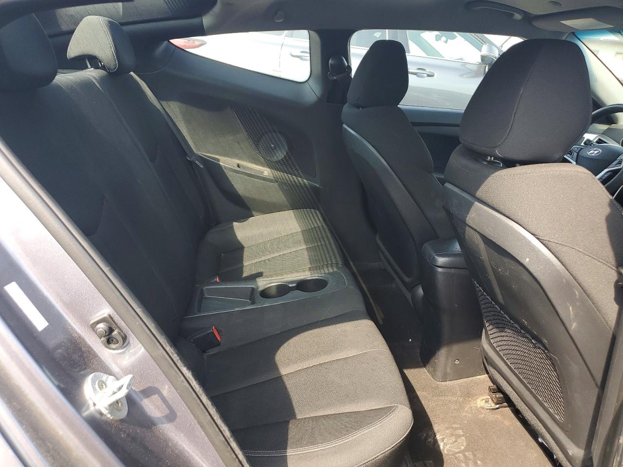 2016 Hyundai Veloster Base Gray vin: KMHTC6AD0GU277142