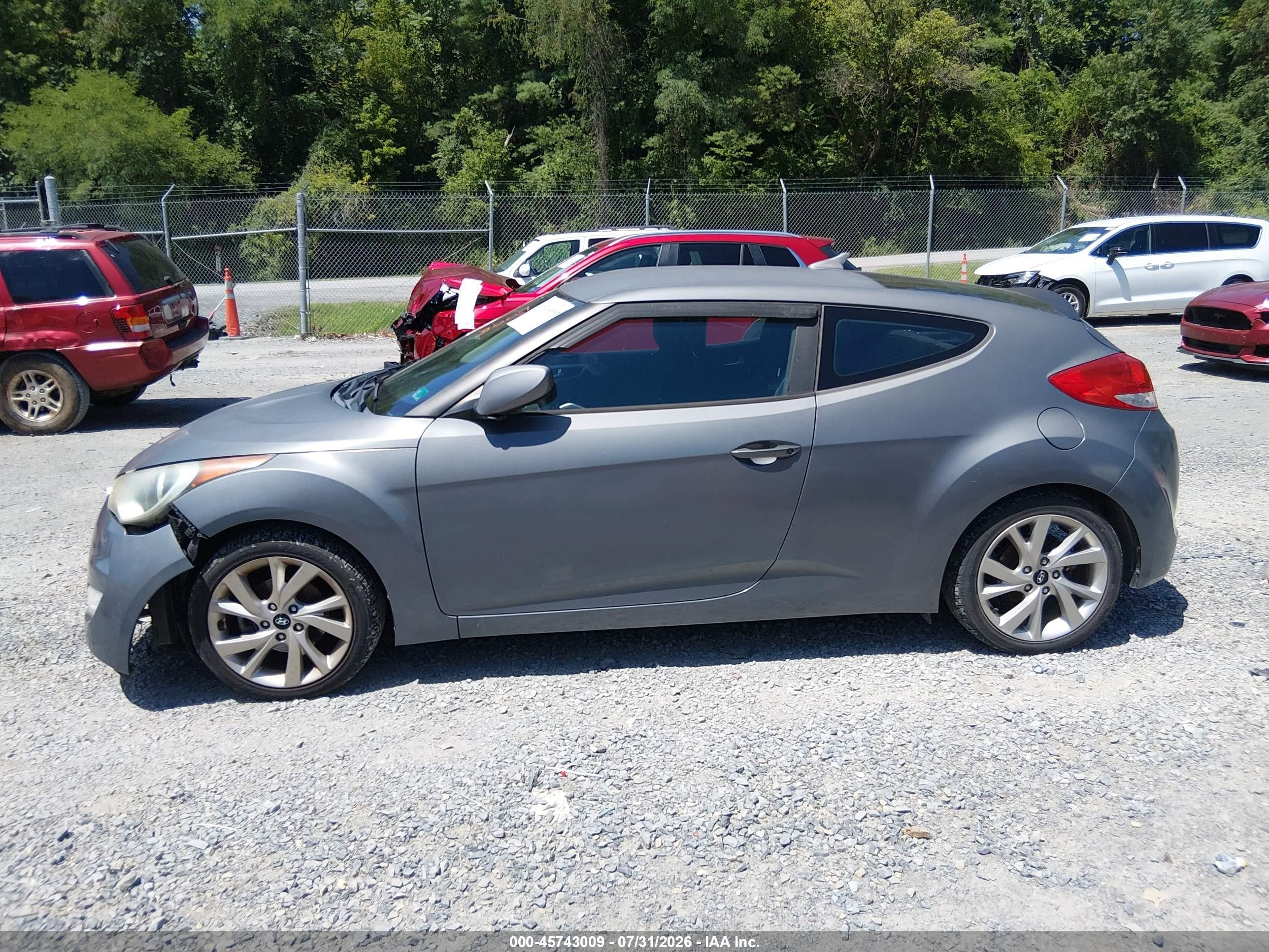 2017 Hyundai Veloster Gray vin: KMHTC6AD0HU306642
