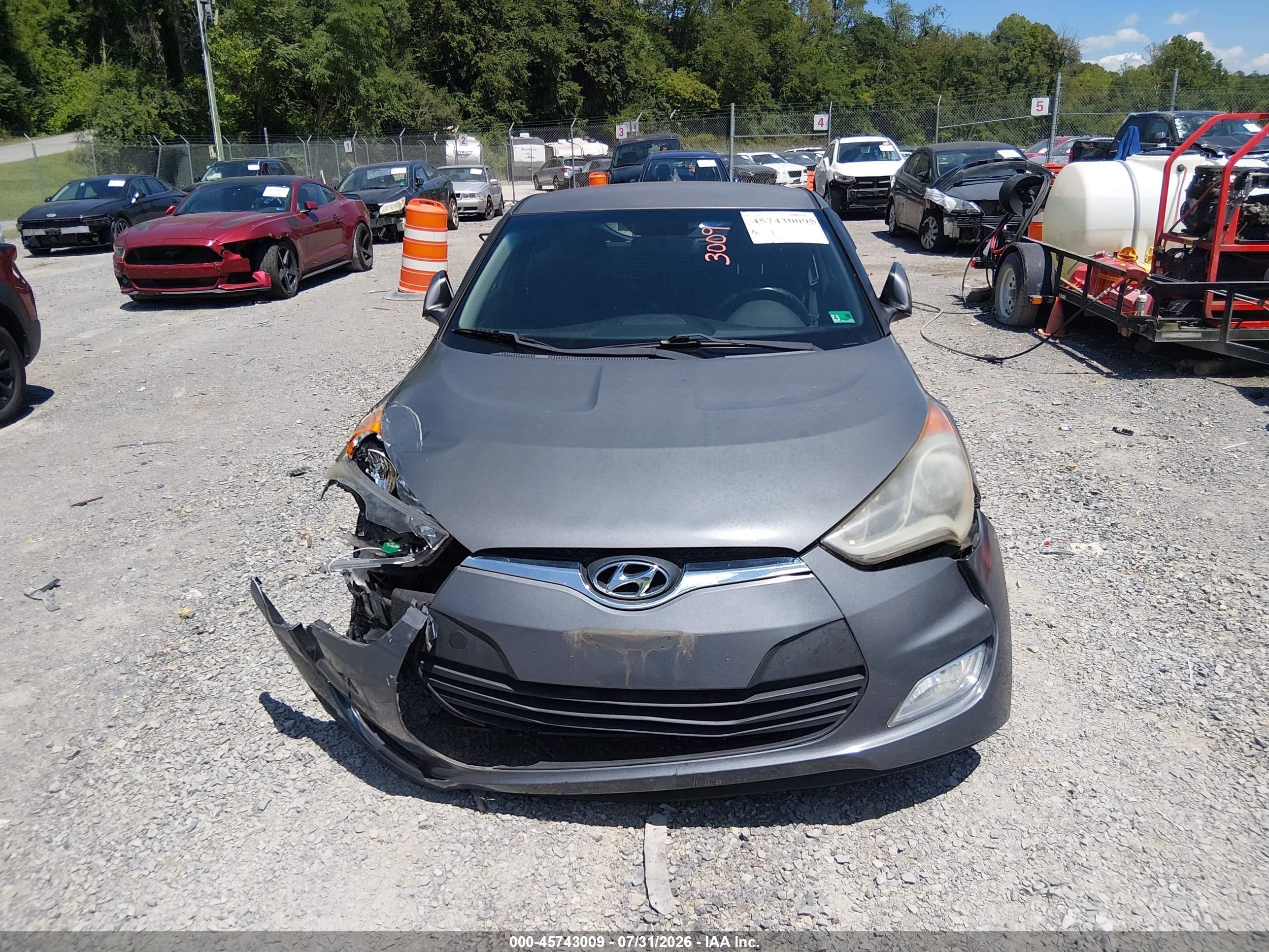 2017 Hyundai Veloster Gray vin: KMHTC6AD0HU306642