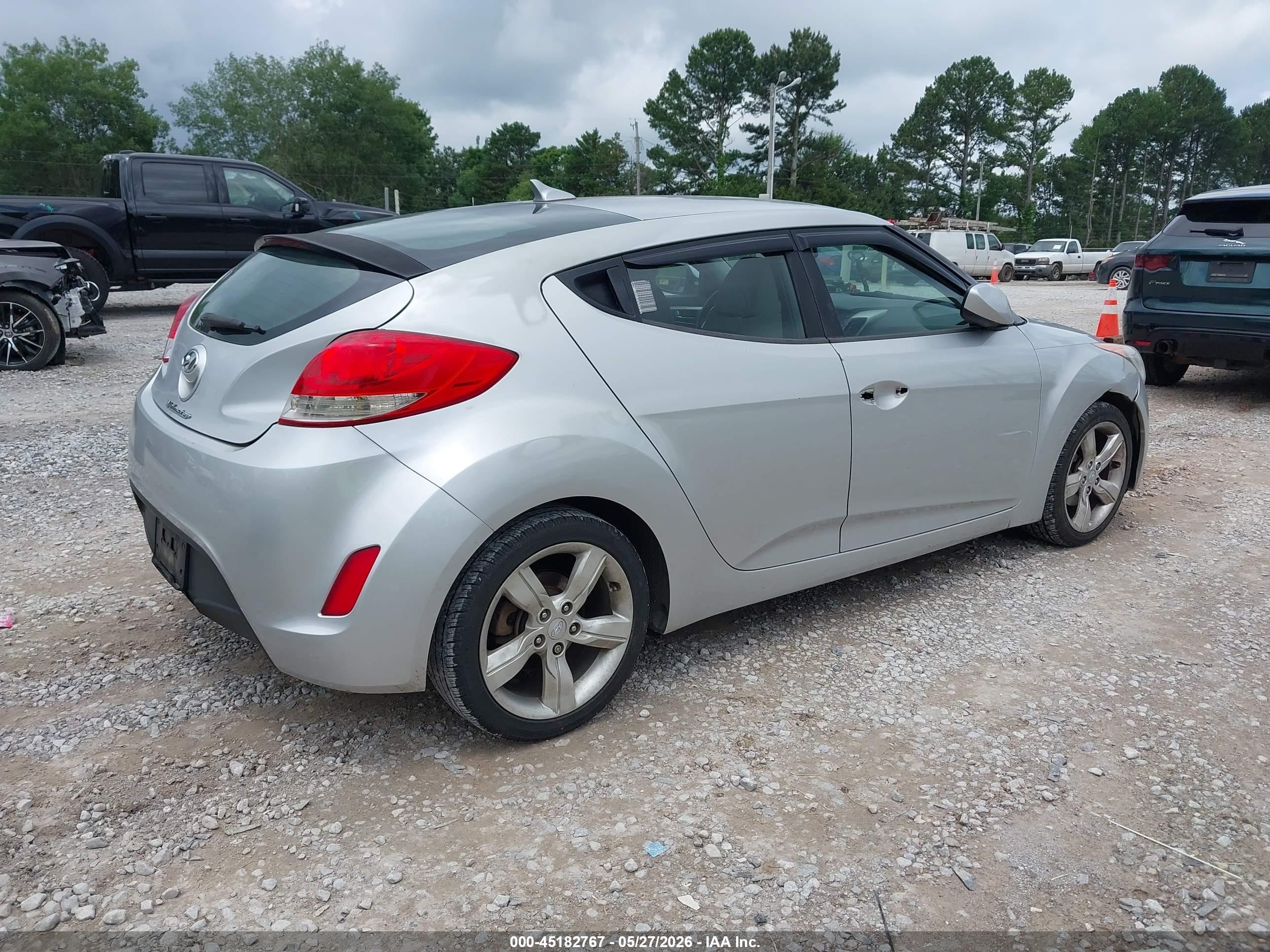2012 Hyundai Veloster Base W/gray Silver vin: KMHTC6AD1CU049662