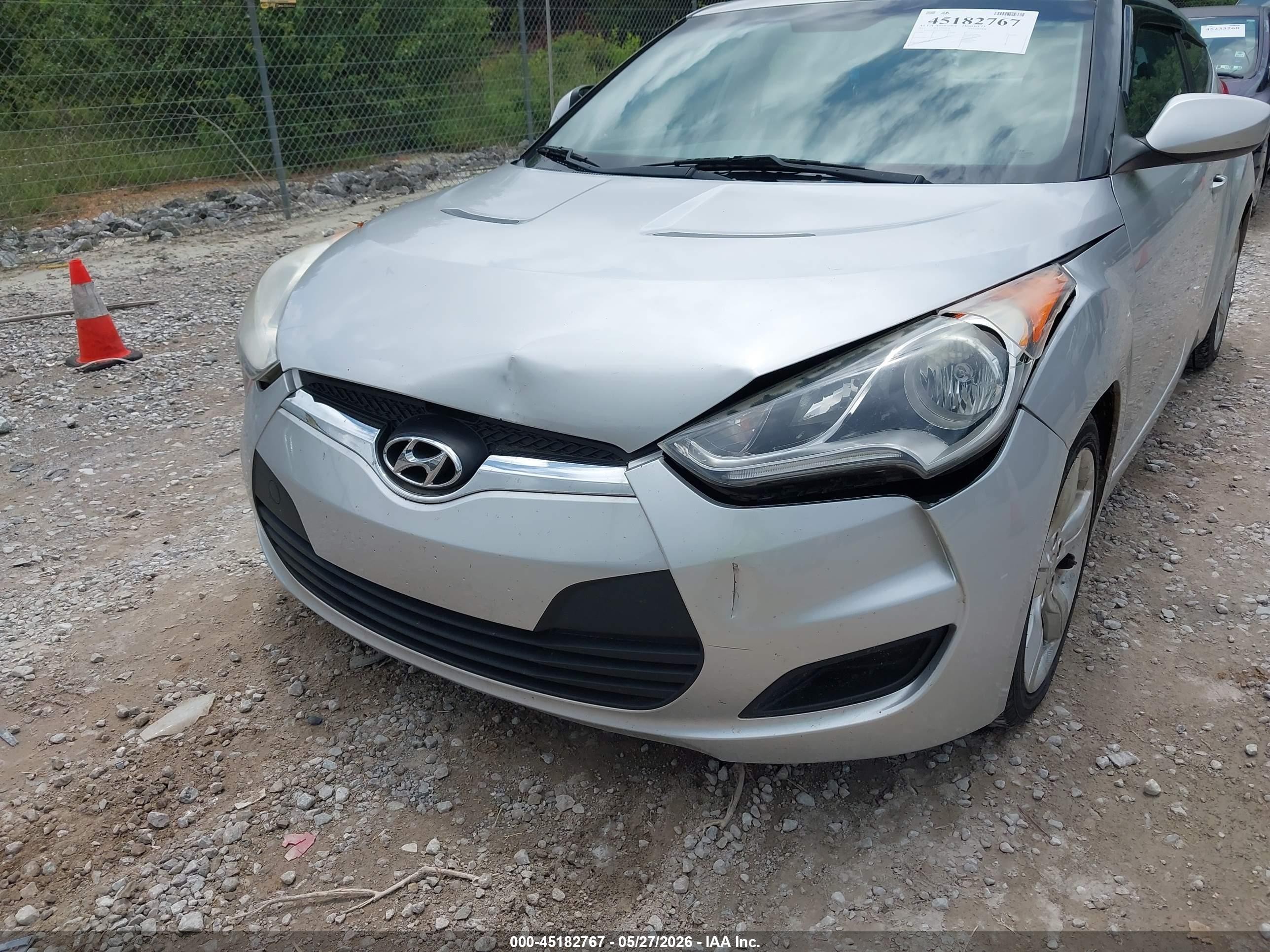 2012 Hyundai Veloster Base W/gray Silver vin: KMHTC6AD1CU049662