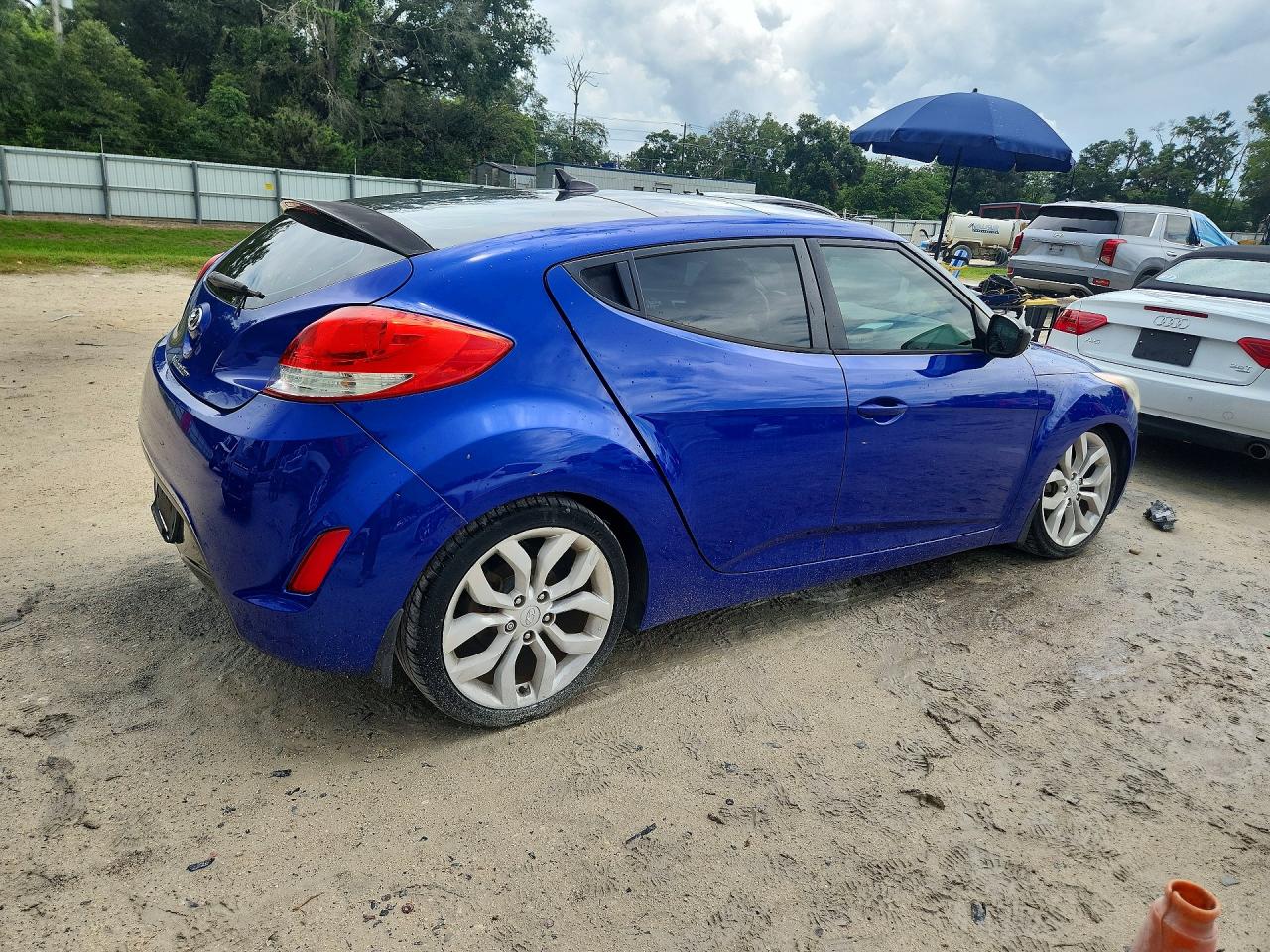 2012 Hyundai Veloster Base Blue vin: KMHTC6AD1CU069796