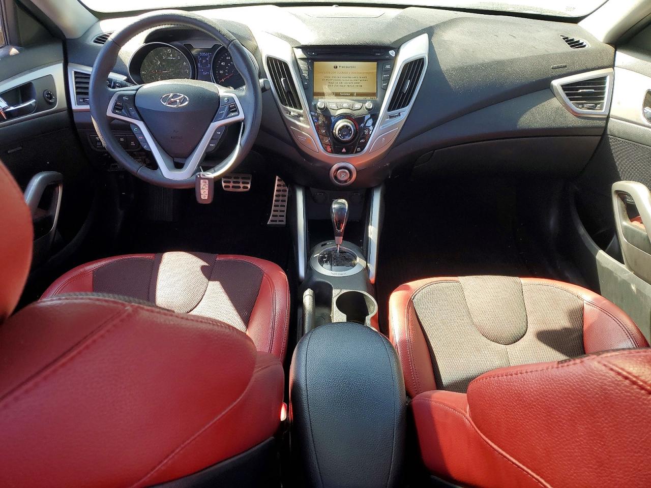 2012 Hyundai Veloster Base Белый vin: KMHTC6AD1CU072049