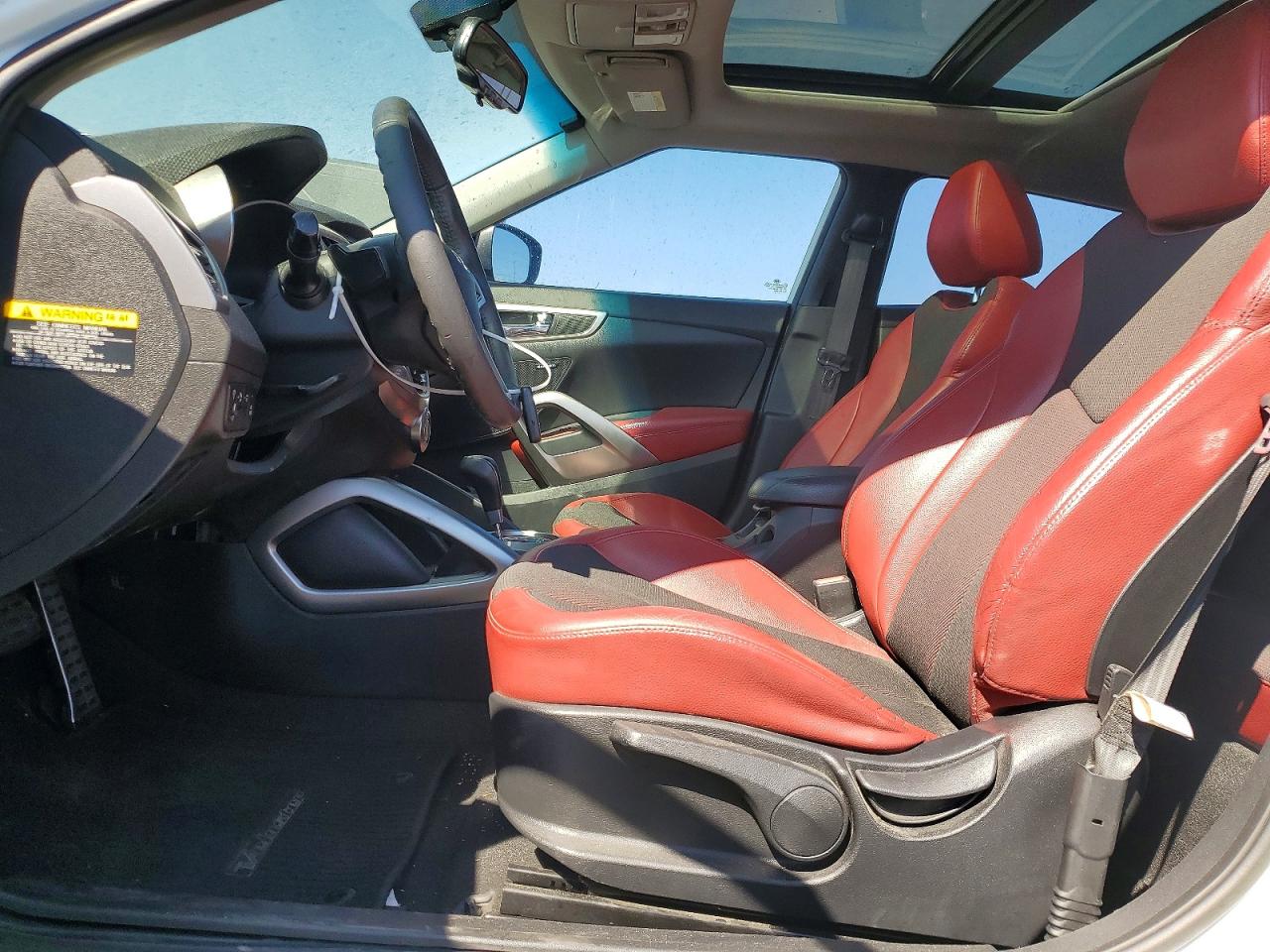 2012 Hyundai Veloster Base Белый vin: KMHTC6AD1CU072049