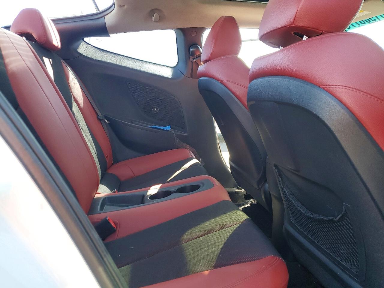 2012 Hyundai Veloster Base Белый vin: KMHTC6AD1CU072049