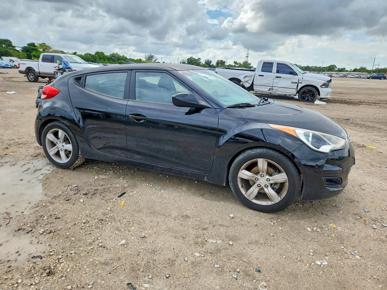 2013 Hyundai Veloster Base Black vin: KMHTC6AD1DU088043