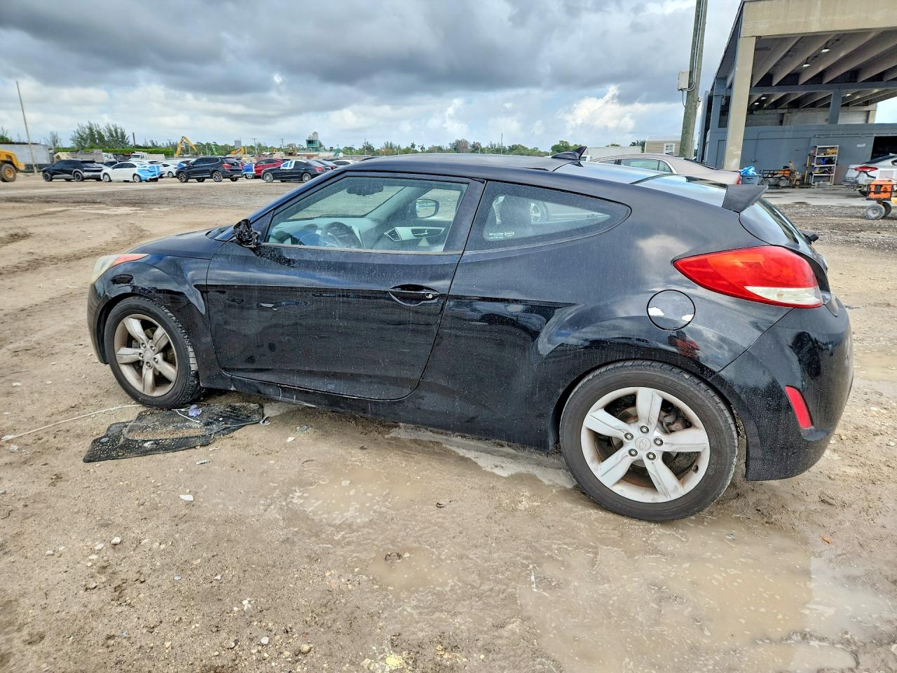 2013 Hyundai Veloster Base Black vin: KMHTC6AD1DU088043