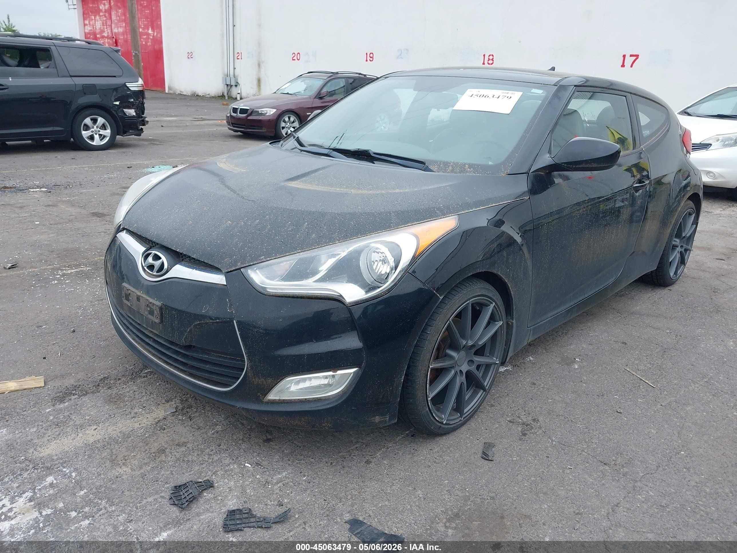2013 Hyundai Veloster Base W/gray Black vin: KMHTC6AD1DU088429